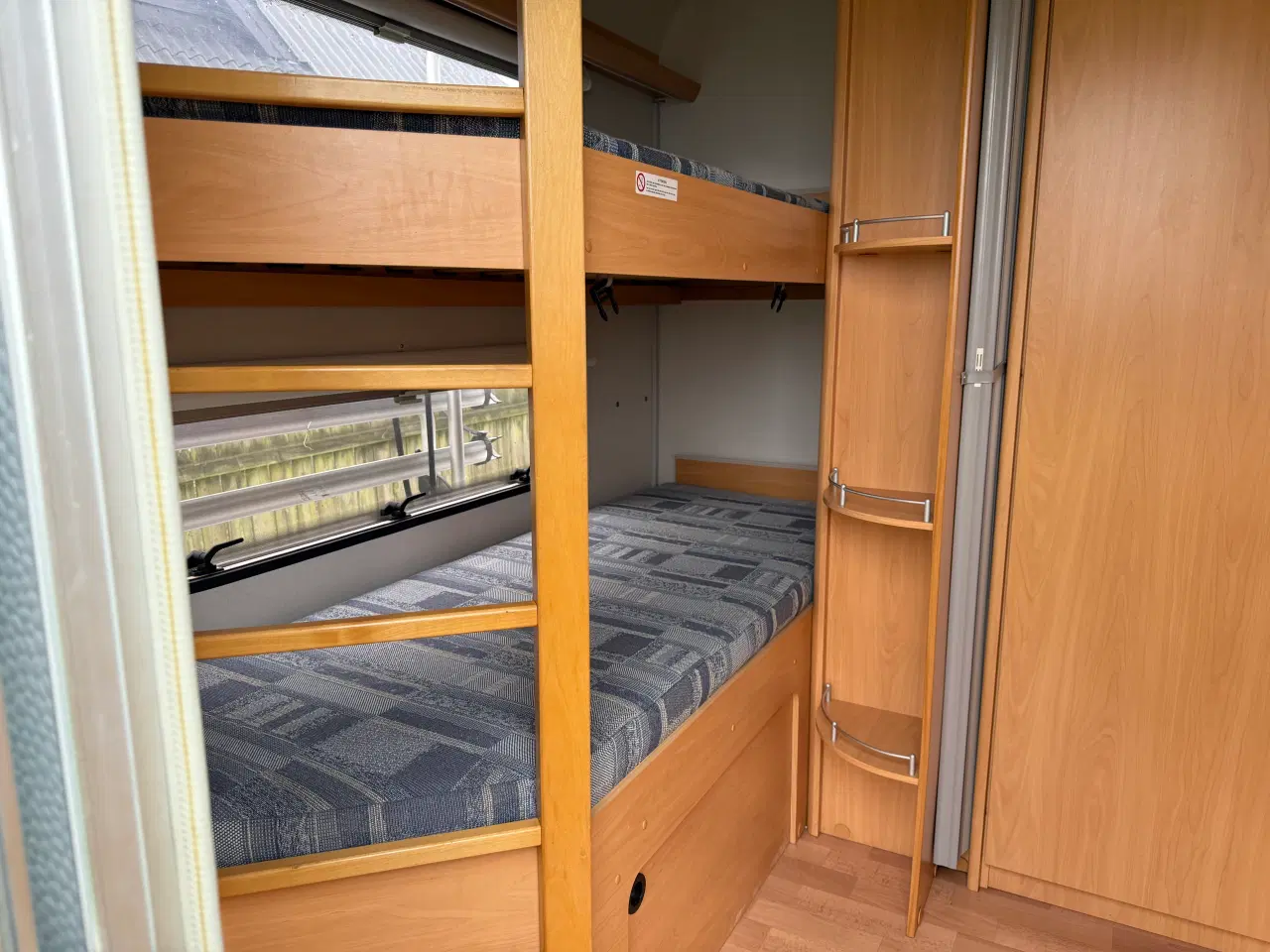 Billede 9 - 2005 Knaus sport 500. Køje