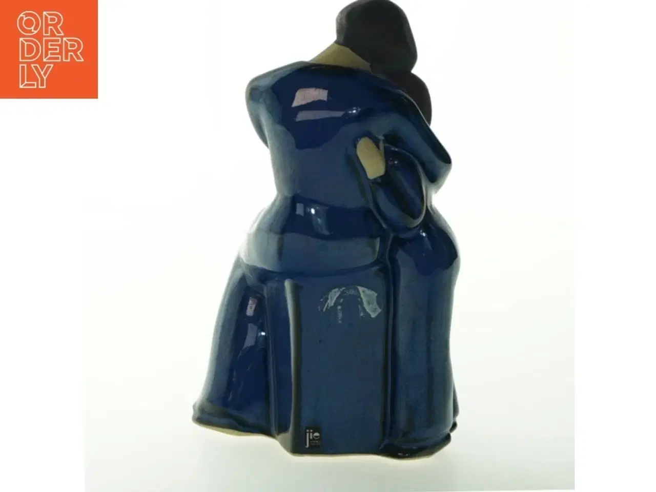 Billede 4 - Keramikskulptur af omfavnende par fra JIE (str. 19 cm)