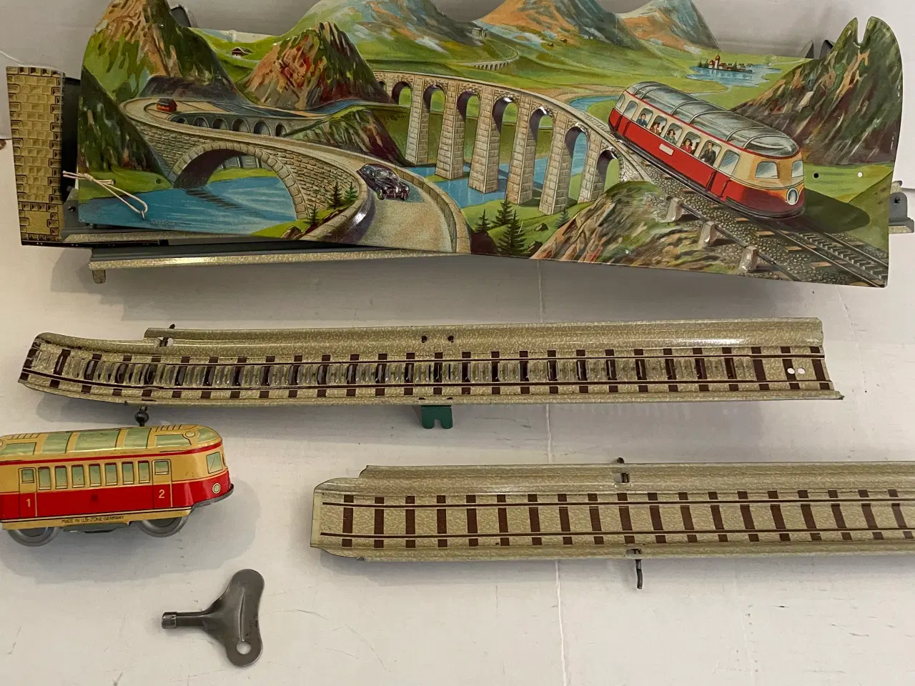 Billede 2 - Gl. tysk bliklegetøj i org. æske