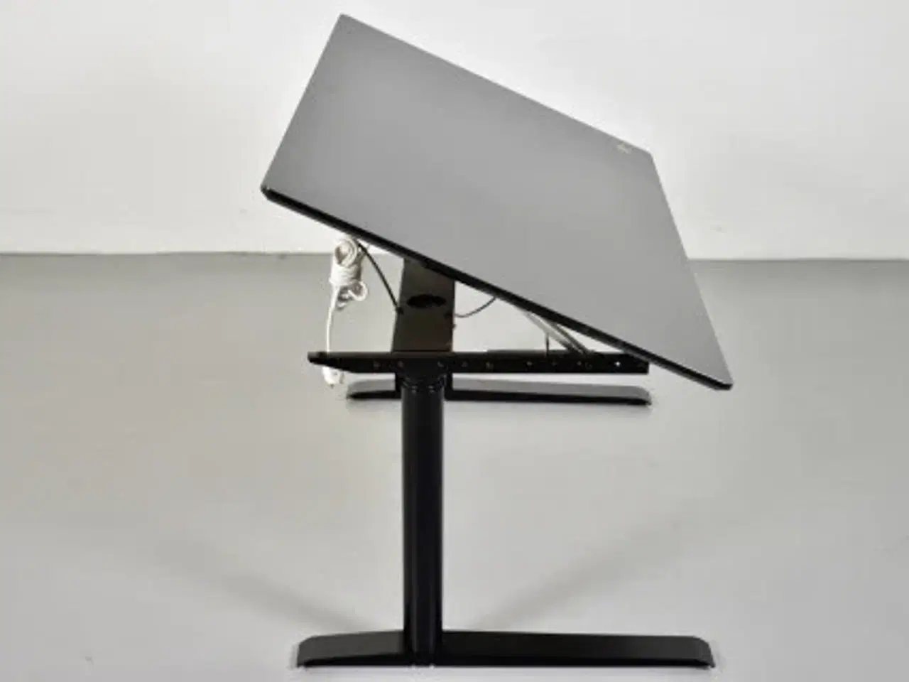 Billede 9 - Cube design hæve-/sænkebord med kip funktion, 140 cm.