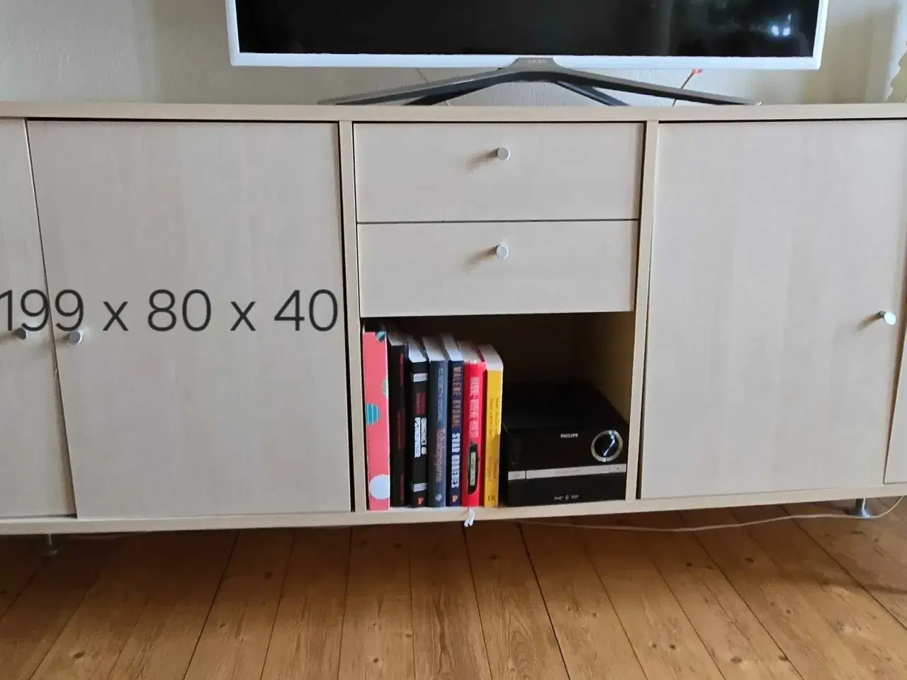 Billede 1 - Skænk med skabe og skuffer