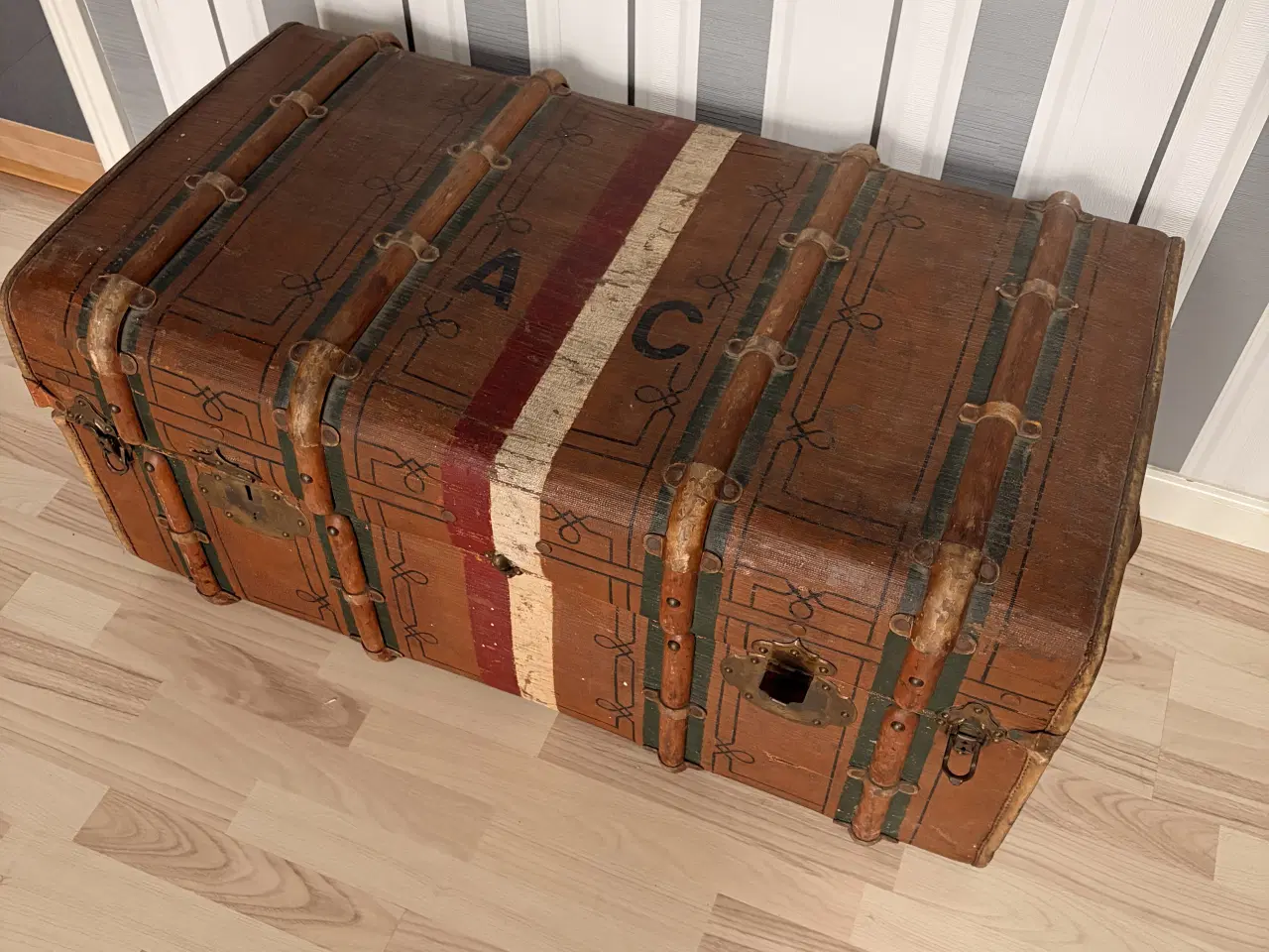 Billede 1 - Gamle rejsekuffert 