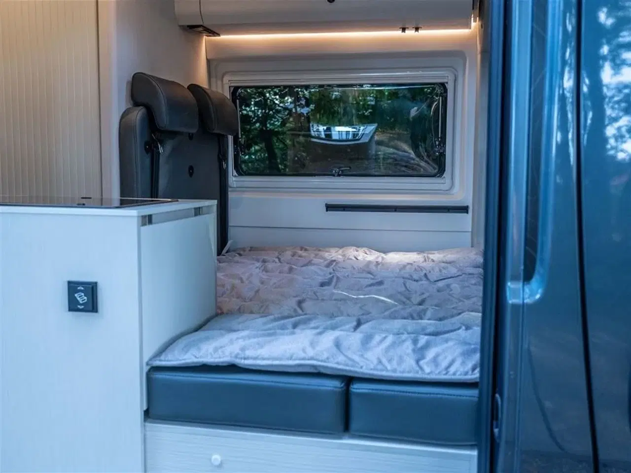 Billede 58 - 2026 - Tourne 6.4 Select aut. gear - Black Tournes topmodel med langsgående senge