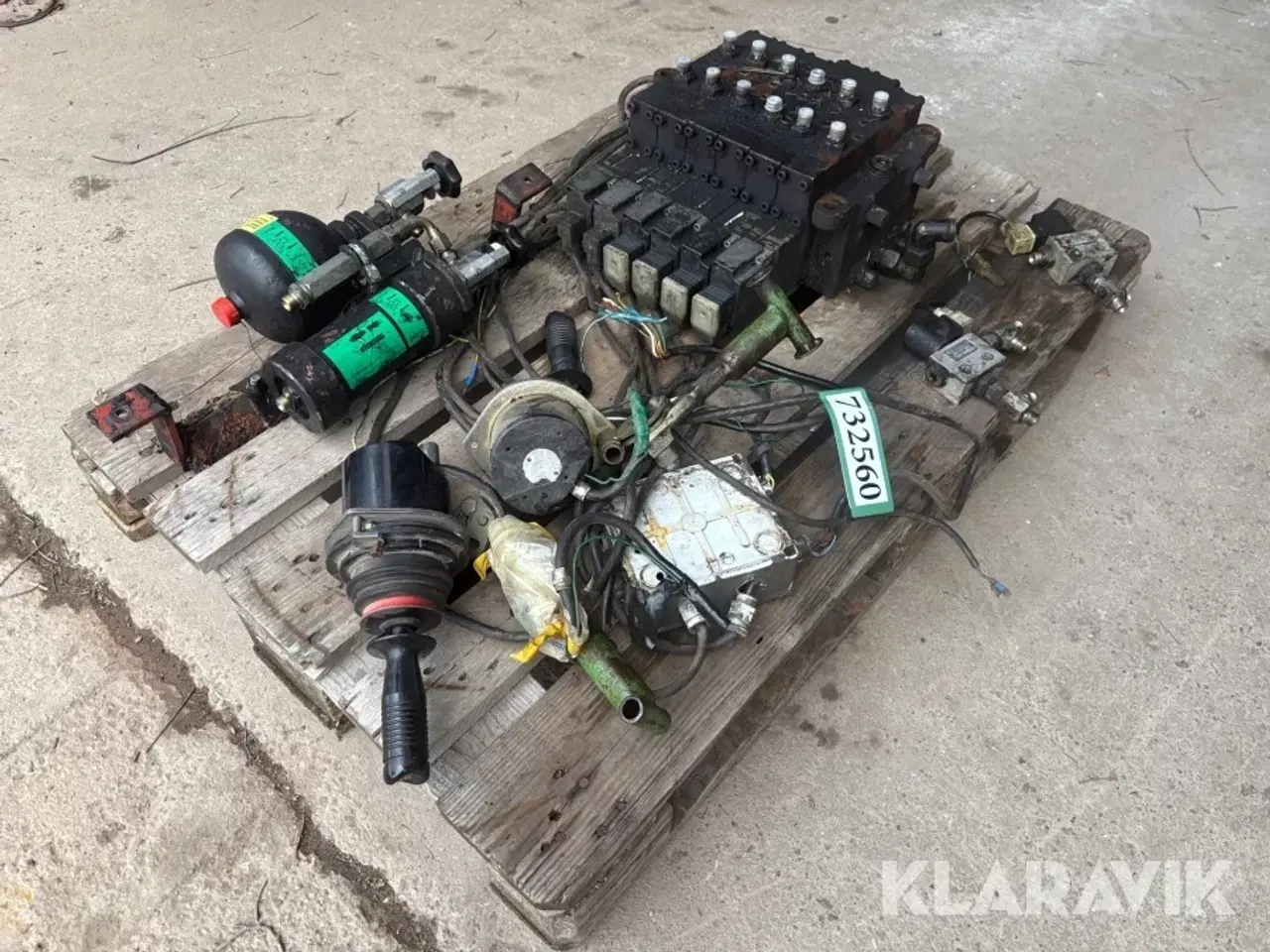 Billede 1 - Hydraulikblok Danfoss 6x2 +2 med 2 joystick