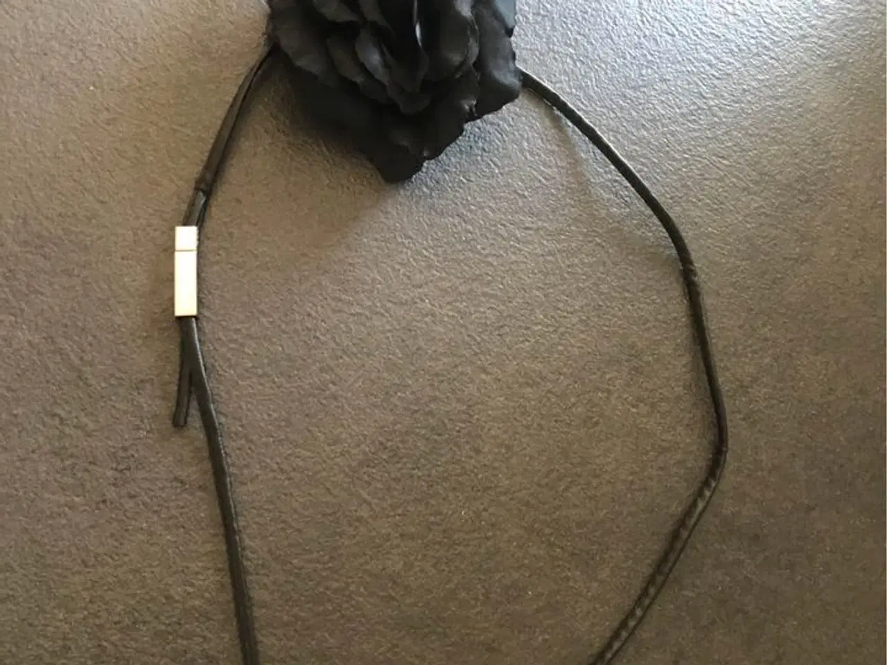 Billede 2 - Taljesmykke med rose - NY