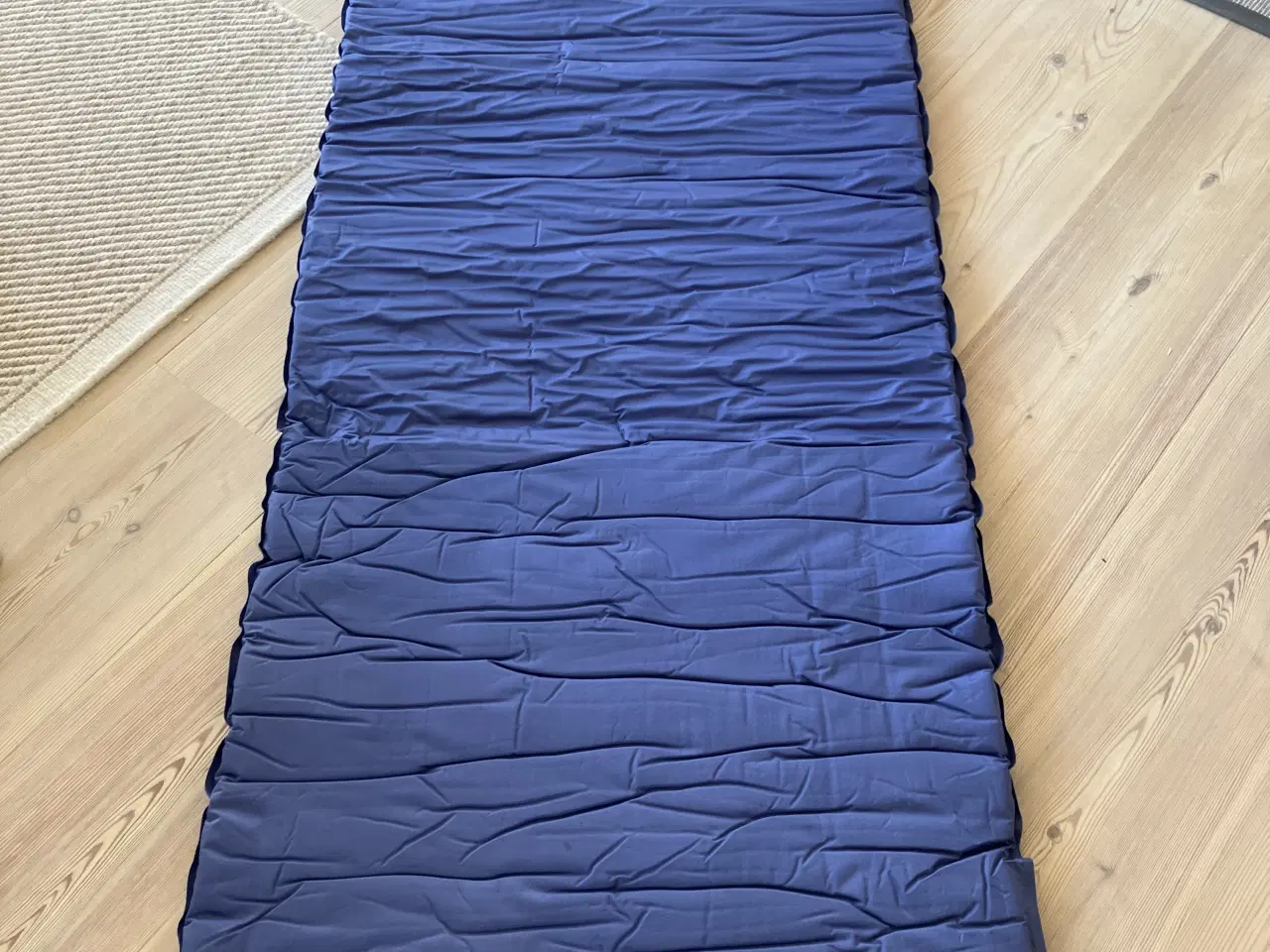 Billede 1 - Selvoppustelig liggeunderlag, isolerer mod kulde