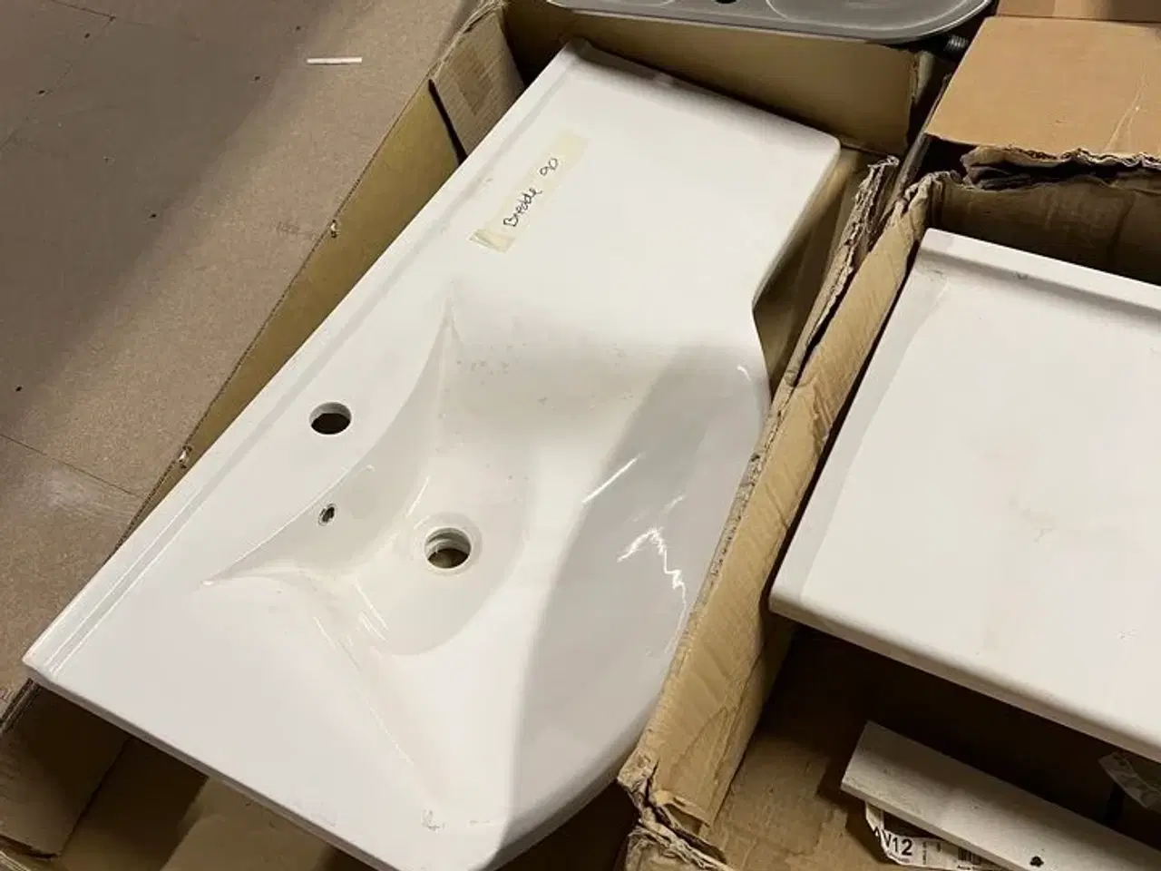 Billede 2 - 4 stk. Vaske til badeværelse og 1 stk. Stålvask