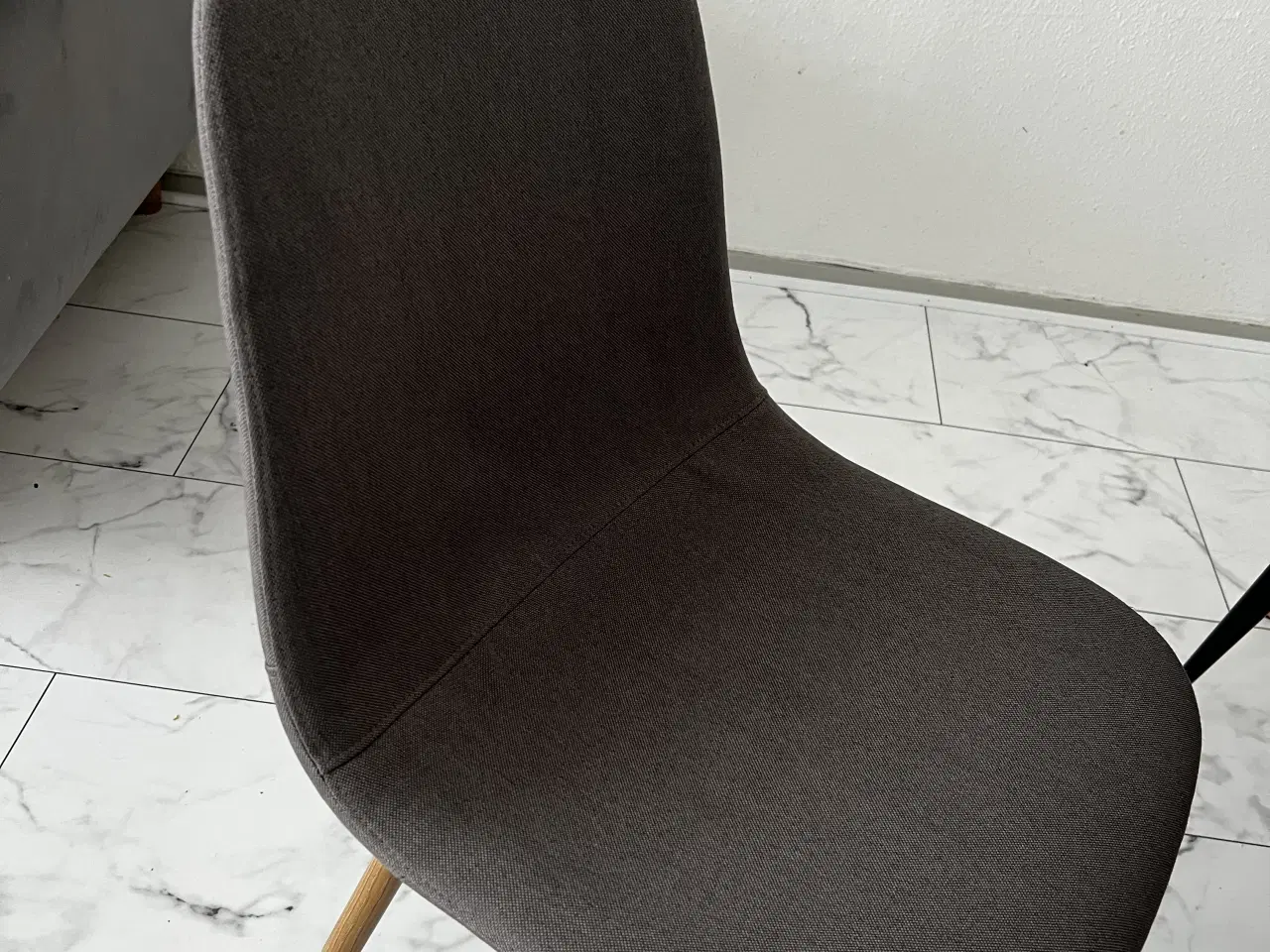 Billede 3 - Spisebord i hvid laminat 