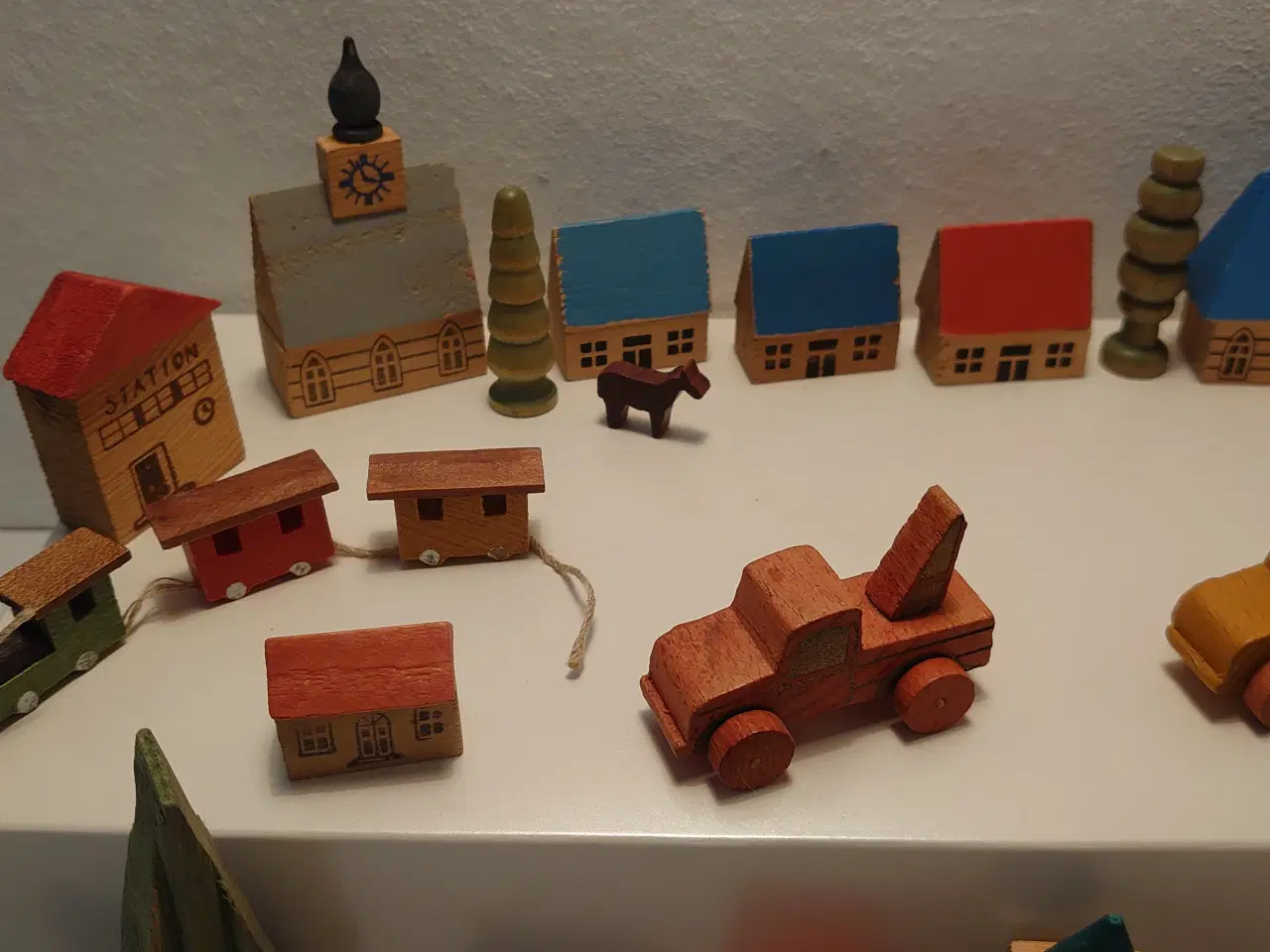 Billede 2 - Miniature by bestående af 50 dele. Omkring 1950