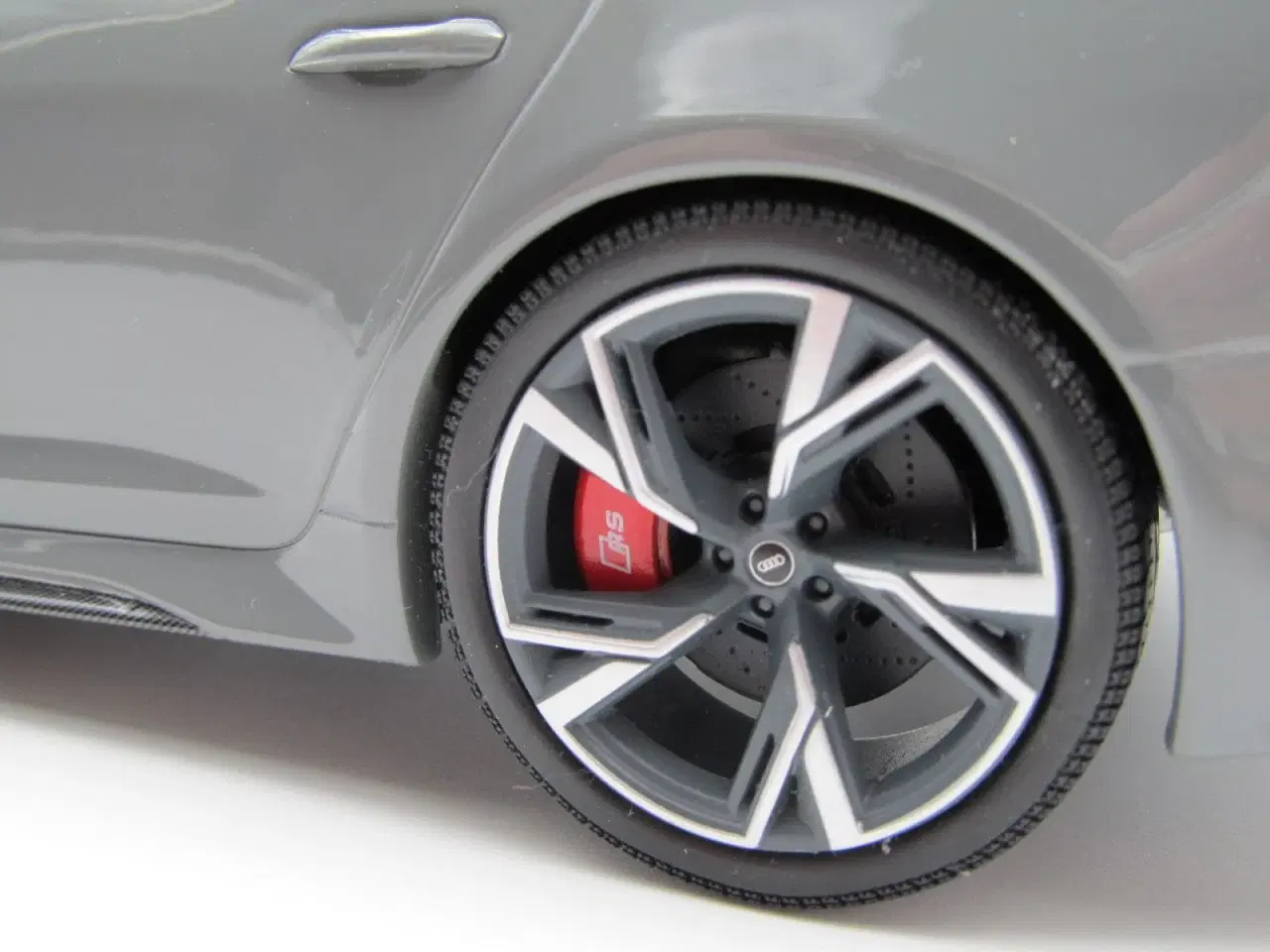 Billede 7 - 2019 Audi RS6 Avant  1:18  - MINICHAMPS