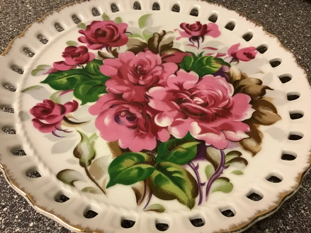 Billede 2 - Platter med Rød Blomster motiv og Hulkant