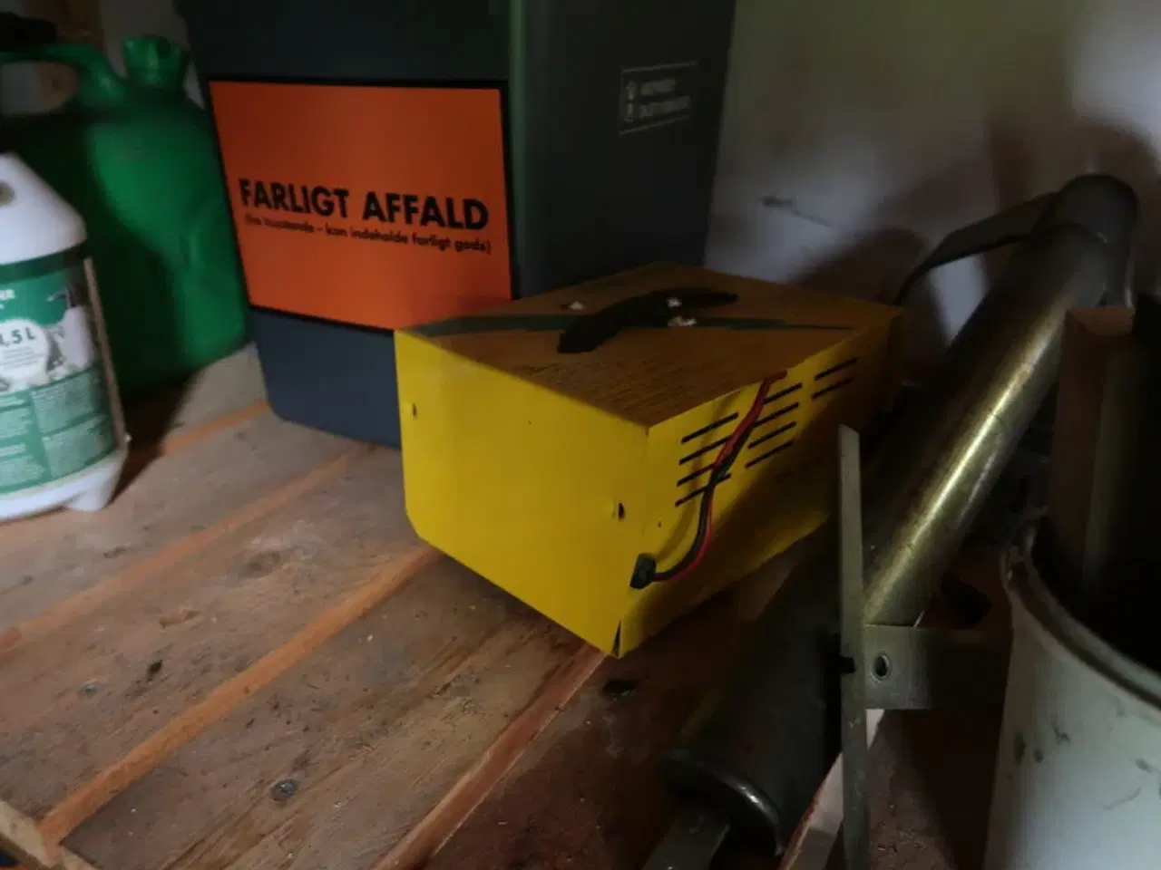 Billede 11 - Div. Værktøj, 2-taktsbenzin, plejemidler m.m.