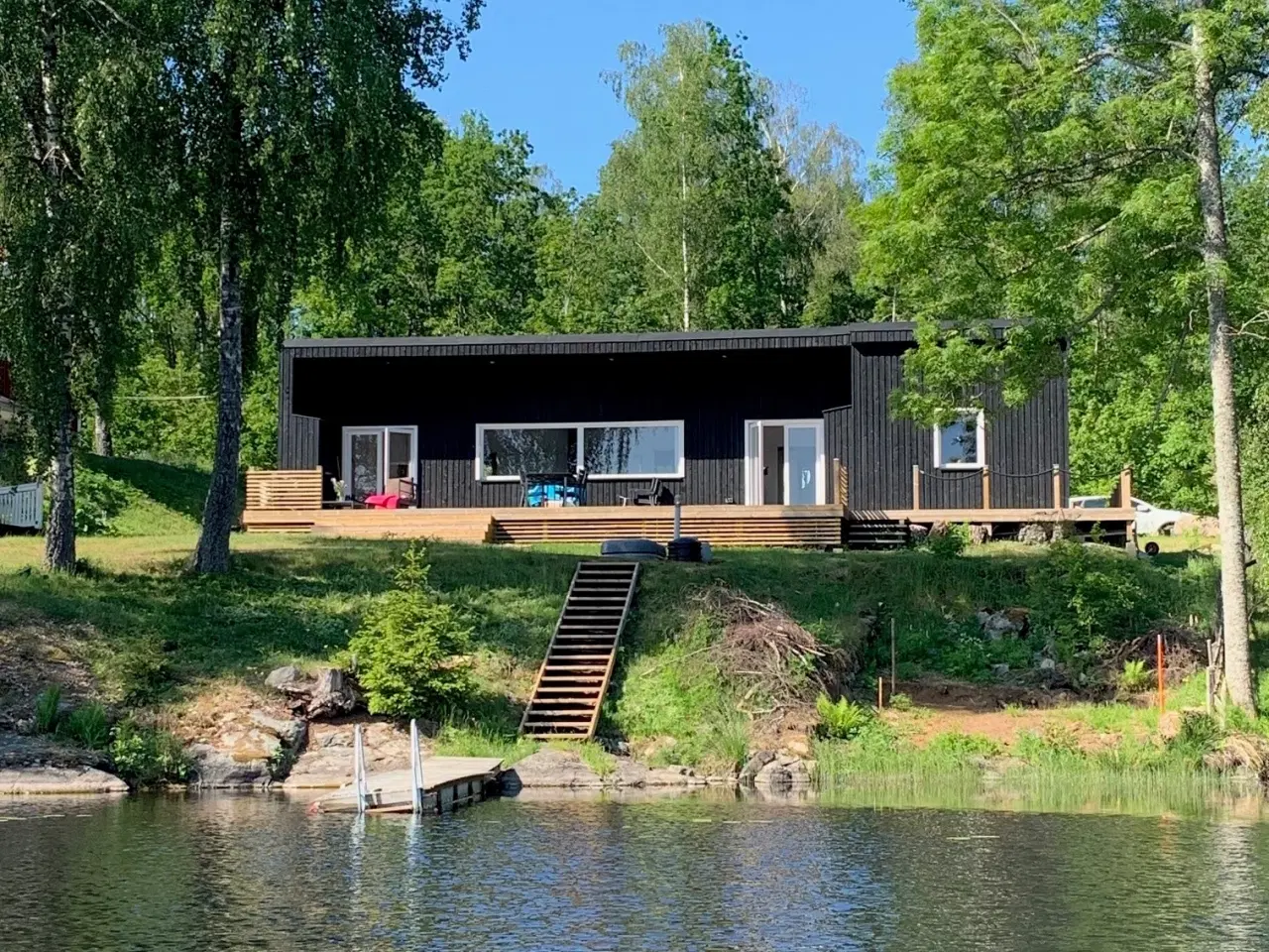 Billede 2 - Sommerhus med privat badebro ved søen, udlejes