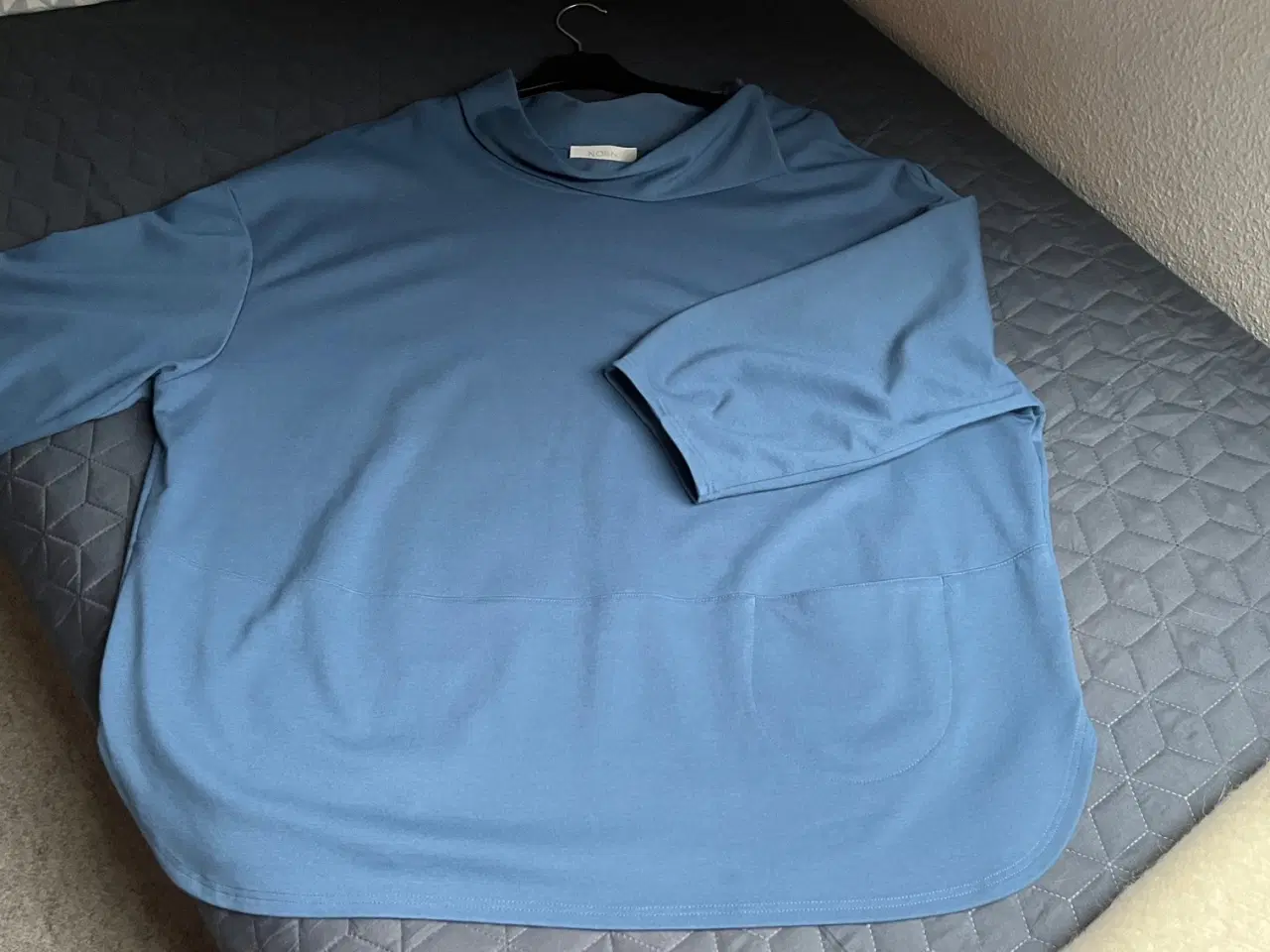 Billede 5 - Noen: superlækker sweatshirt med asymmetrisk krave