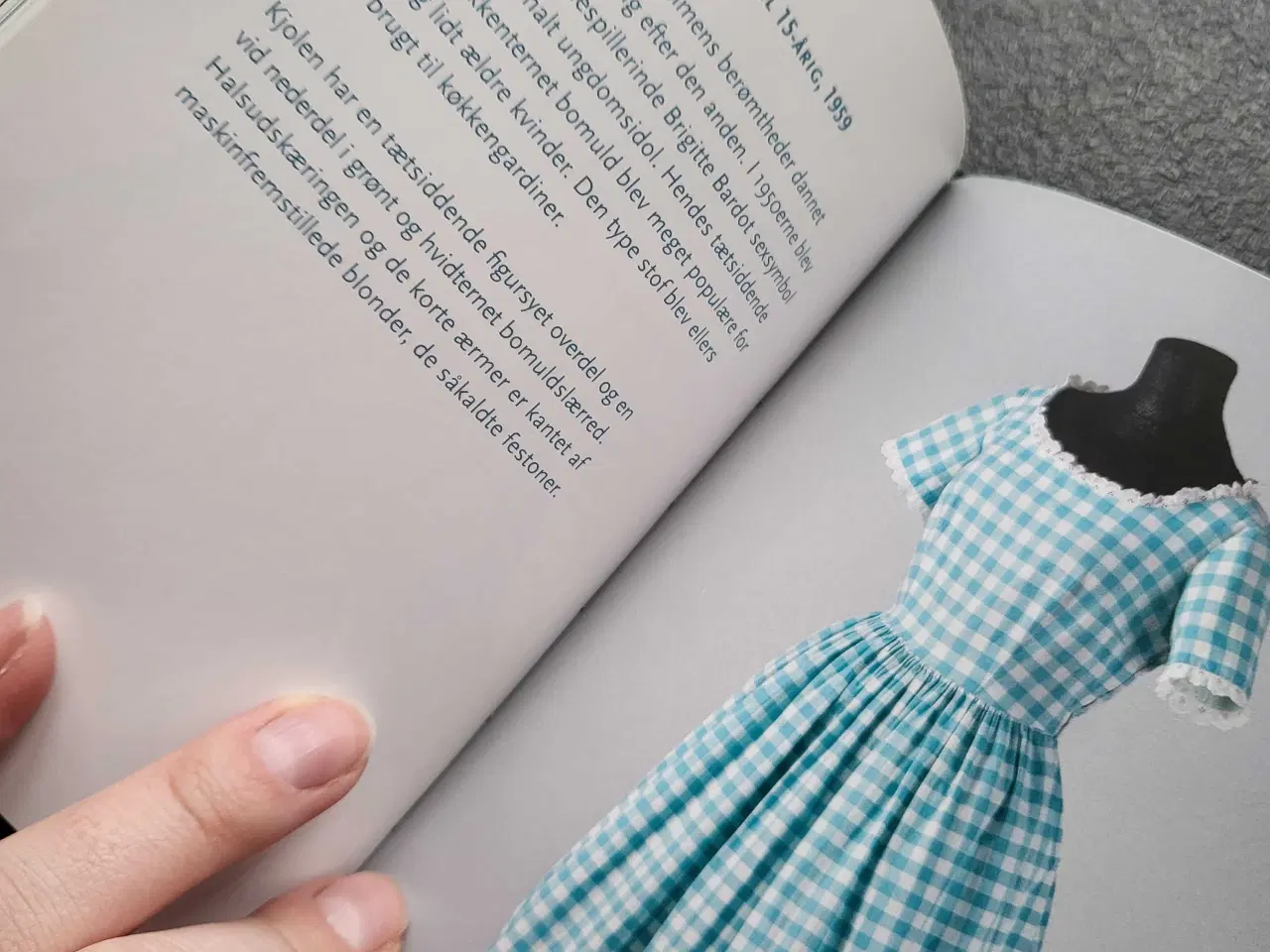 Billede 6 - Lille bog om festtøj 