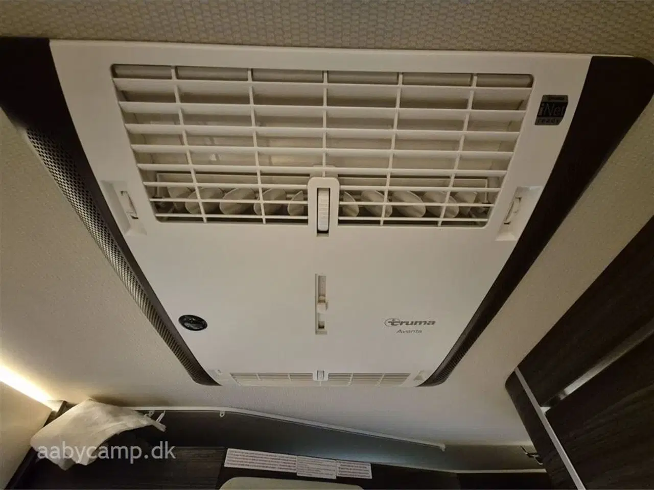 Billede 20 - 2022 - Laika Ecovip 3019 Automatgear. Solceller. 200Ah lithium batteri. 2000W inverter. A/C. udvendigt gas og bruseudtag. Markise. Plisse i front og side ruder. Anntex topmadras undervognsbehandlet. kan vejes op til 3650 Kg.