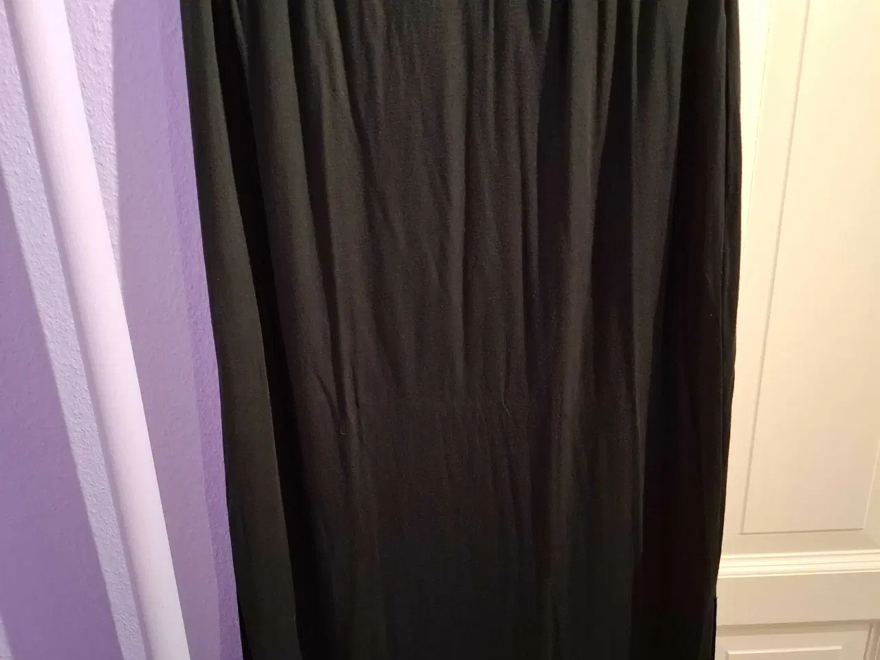 Billede 1 - Zizzi sort nederdel L