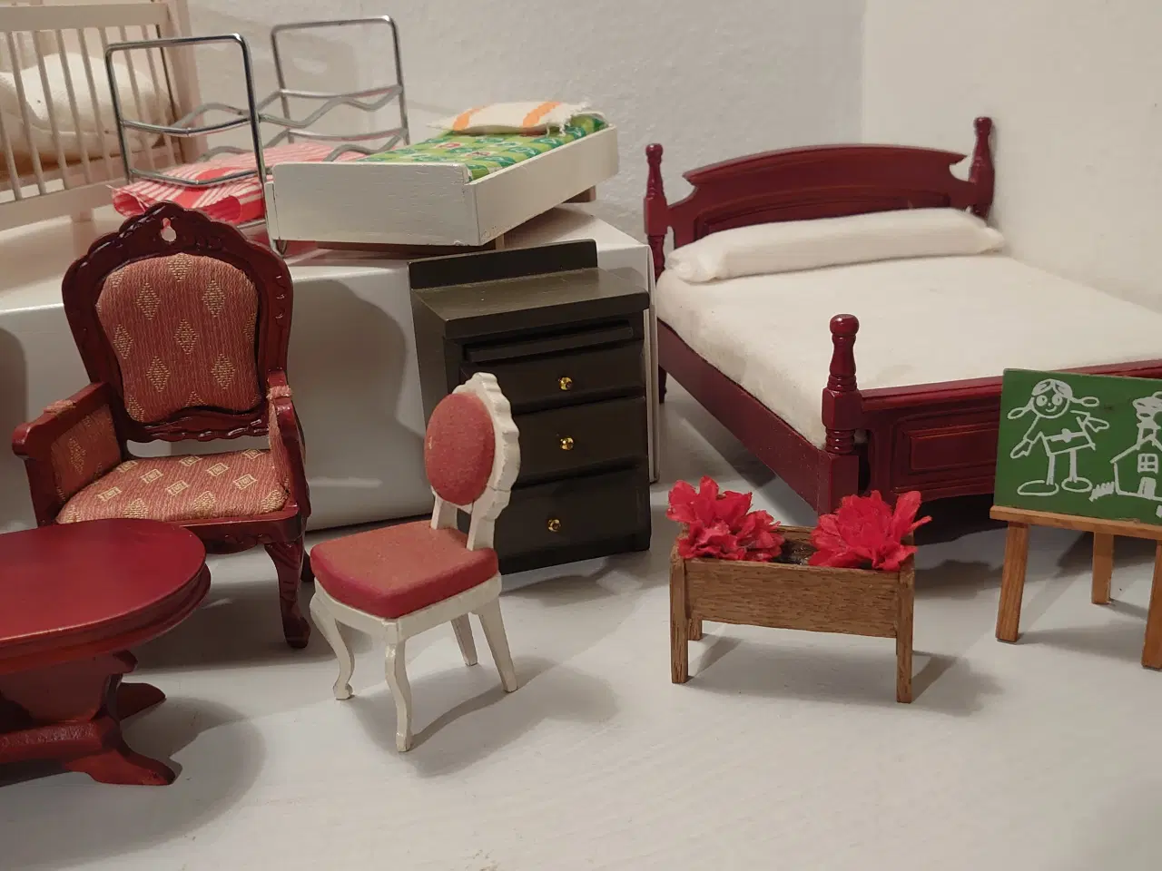 Billede 6 - 20 dele vintage dukkehusmøbler i god stand.