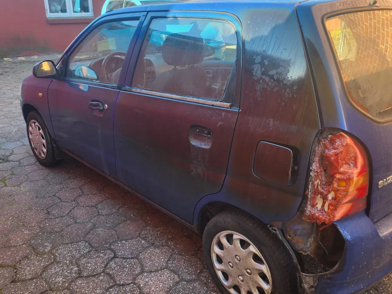 Billede 3 - Brandskadet over 1 år til syn. Sælges for skrot pr