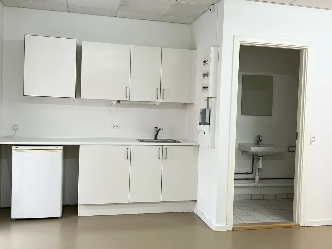 Billede 8 - Butikslokale midt på gågagden i Allerød til leje