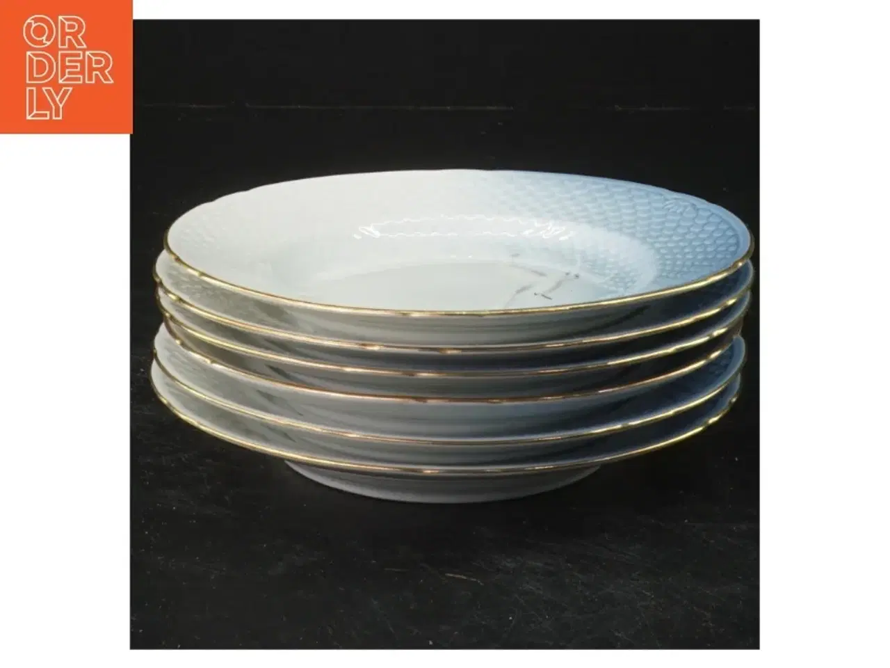 Billede 1 - Mågestellet Sæt med seks porcelæns tallerkener med guldkant fra B&G (str. Ø 16 cm)