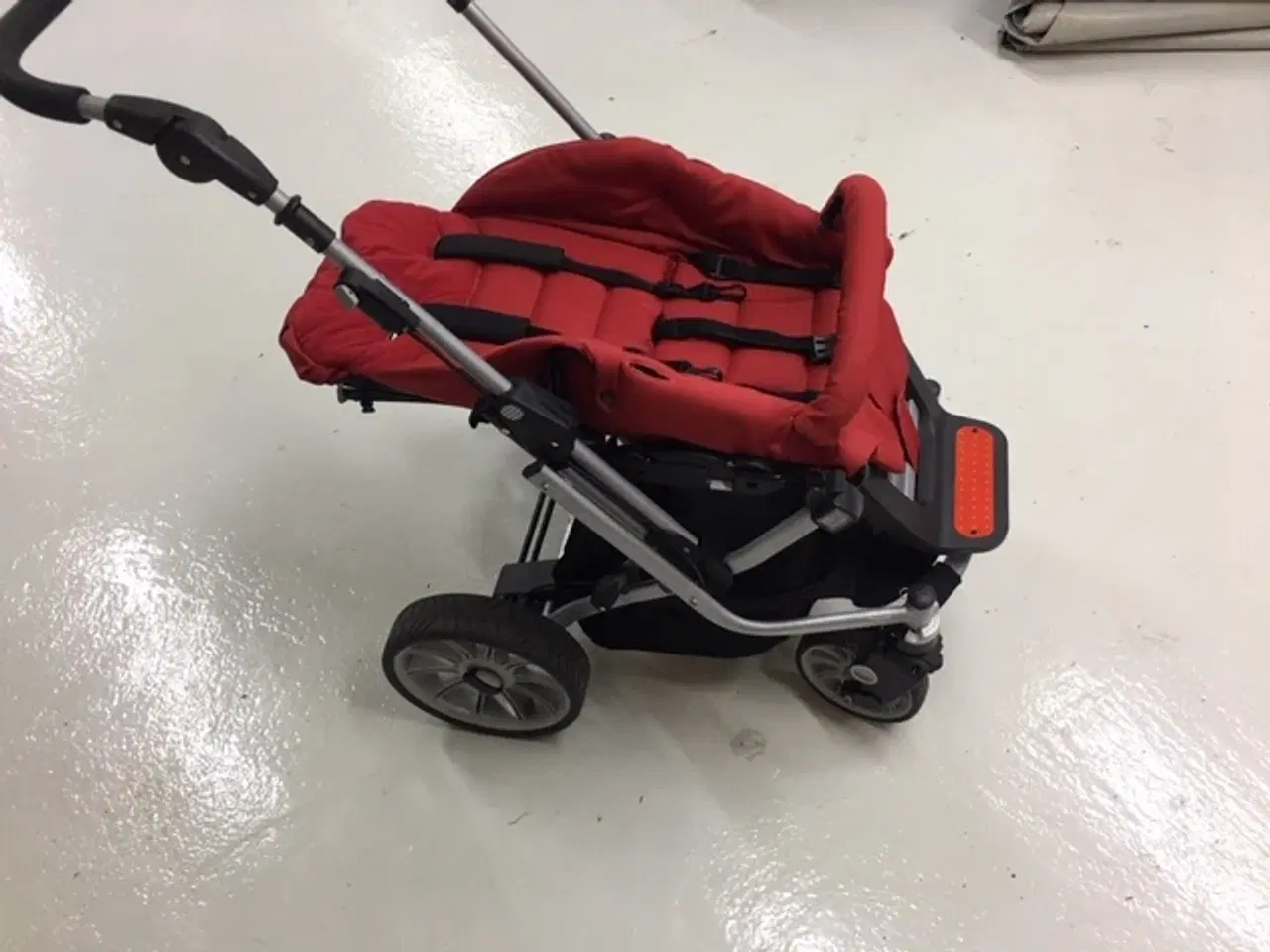 Billede 2 - Teutonia klapvogn rød