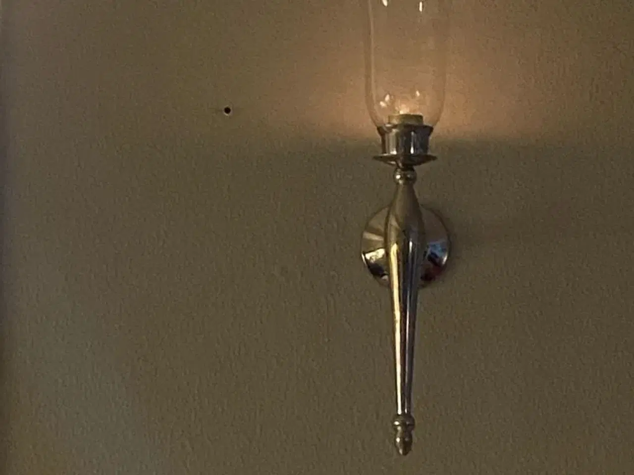 Billede 1 - SØGER denne væglampe