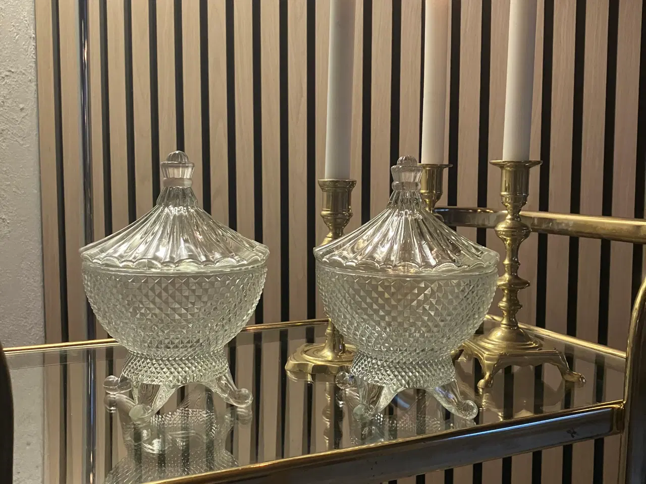 Billede 1 - Smukke Bon Bonniere i presset glas-solgt