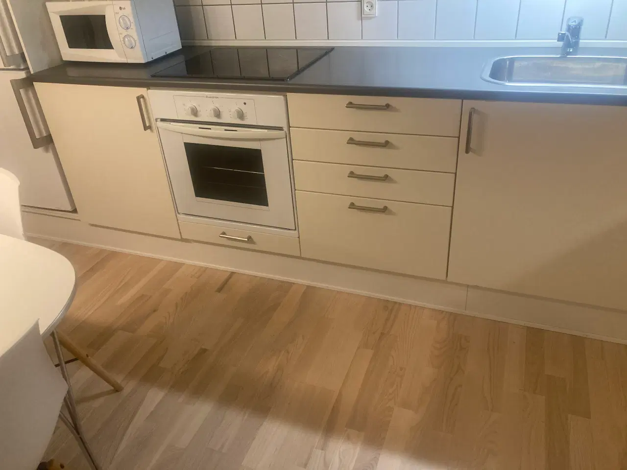 Billede 2 - Køkken fra sommerhus