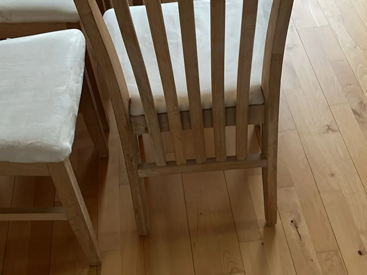 Billede 2 - Spisebordsstole sæbebehandlet eg