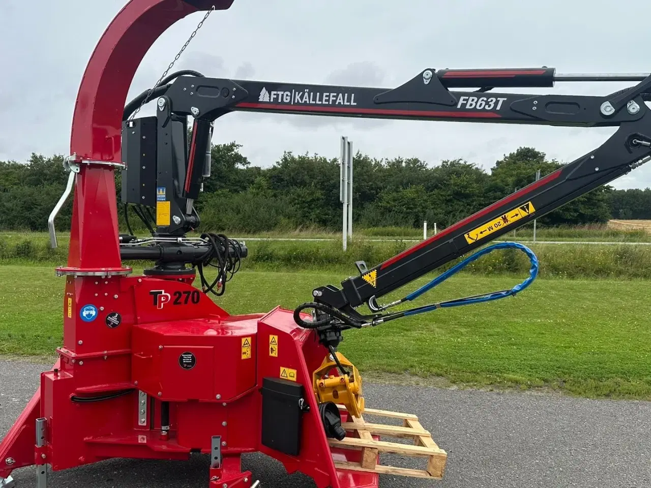Billede 7 - TP 270 PTO K med FTG 6,3m kran med fjernbetjent joystick.