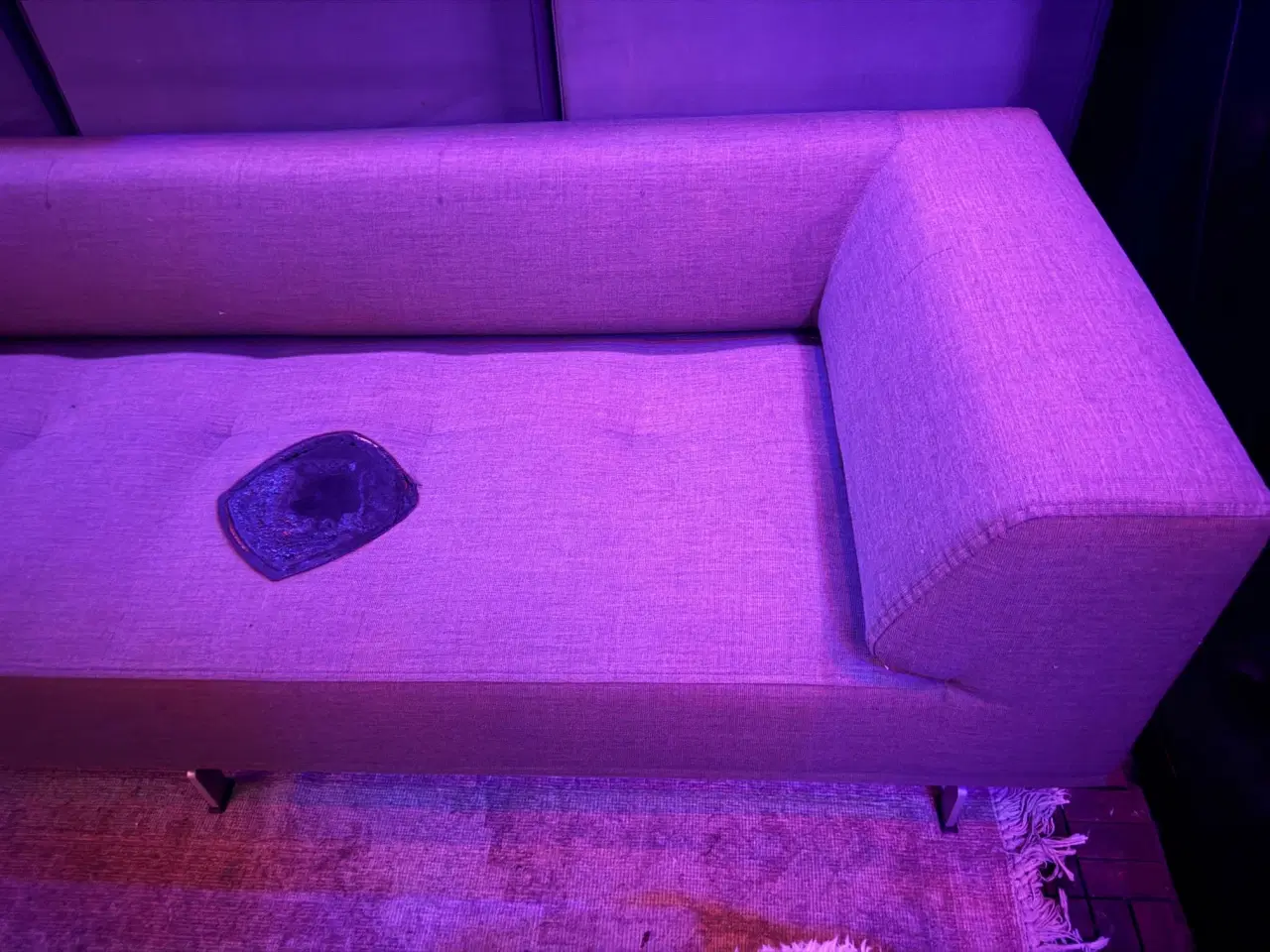 Billede 2 - Designer sofa med brænd hul