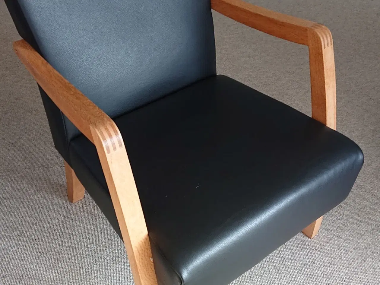 Billede 4 - Lille sort læderstol