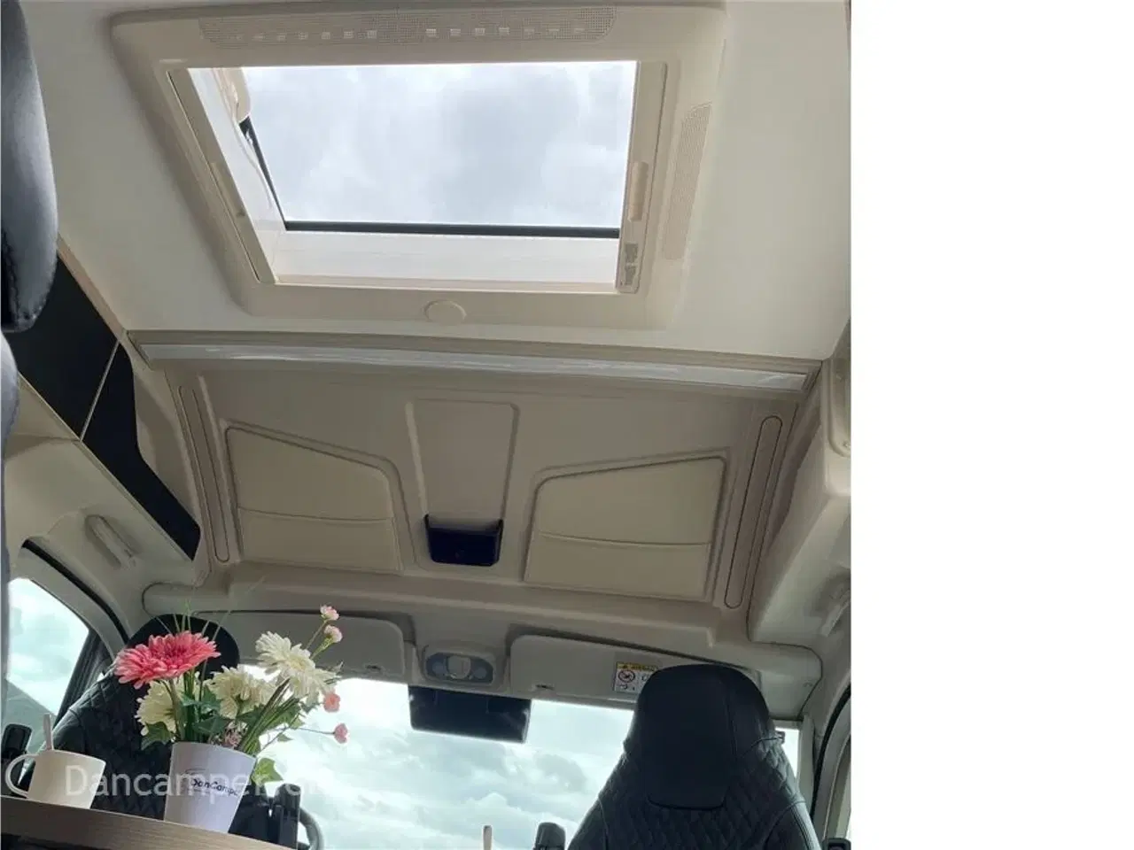 Billede 19 - 2024 - Chausson V697 Sport Line   MESSEPRIS kr. 849.900,- SPAR kr. 100.000,- Super vintercamper, 140 HK, 9-trins automatgear, tilbehørs-, connect-, safety- og artic pakke.