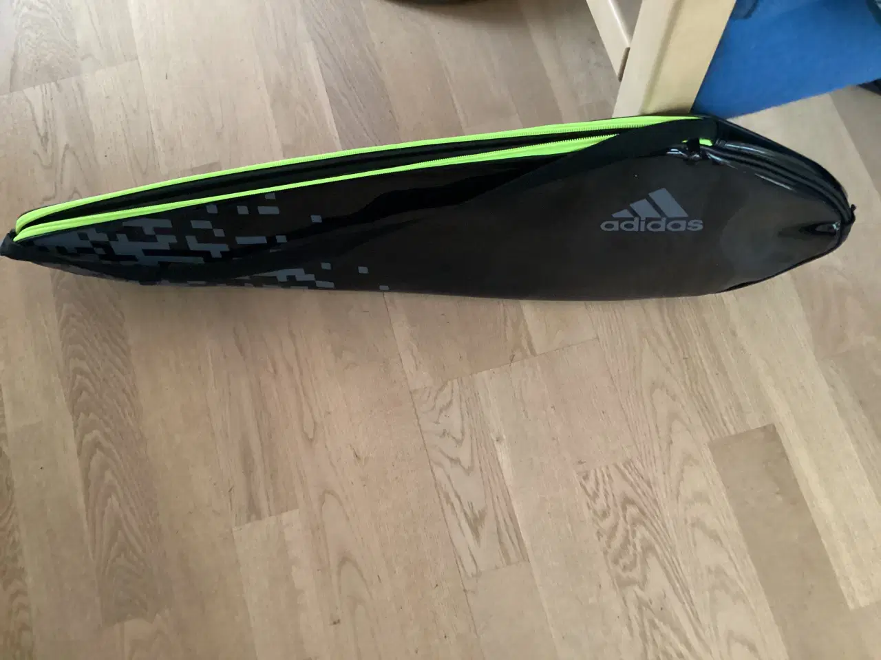 Billede 3 - Super fin og ubrugt Adidas badmintontaske