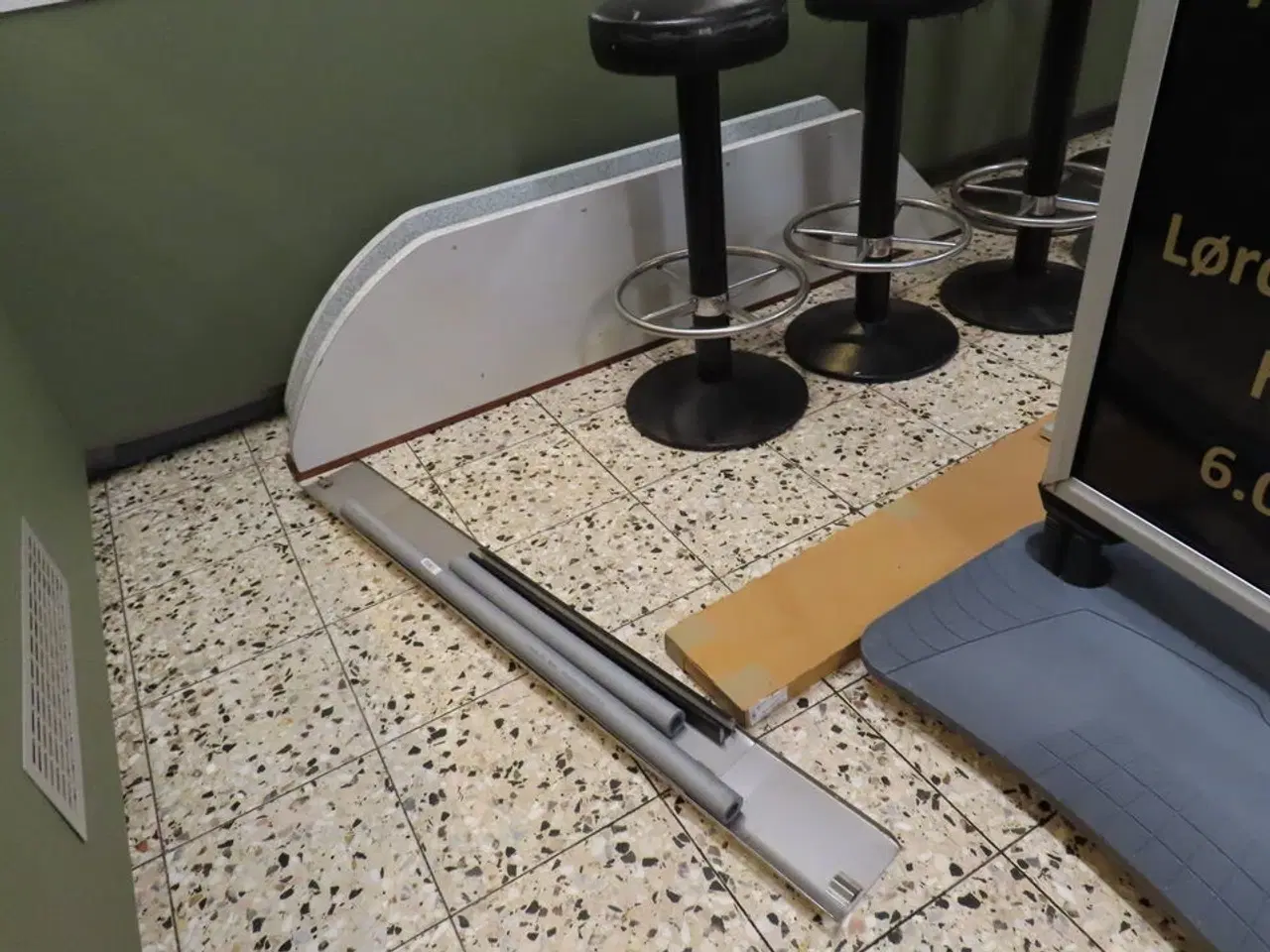 Billede 7 - Div. skilte og stole