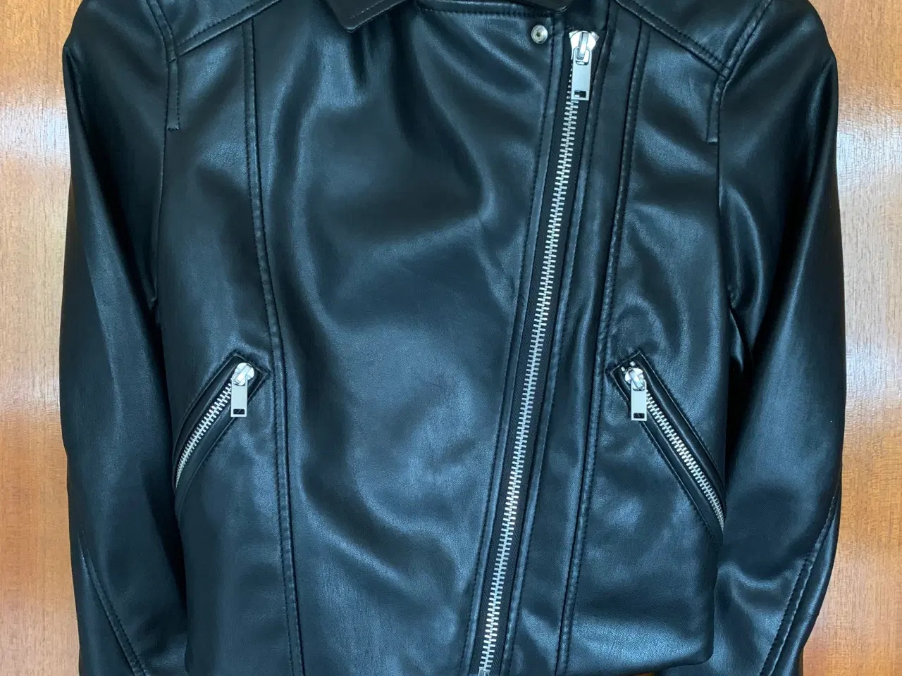 Billede 1 - Jakke str. 34 i læder look