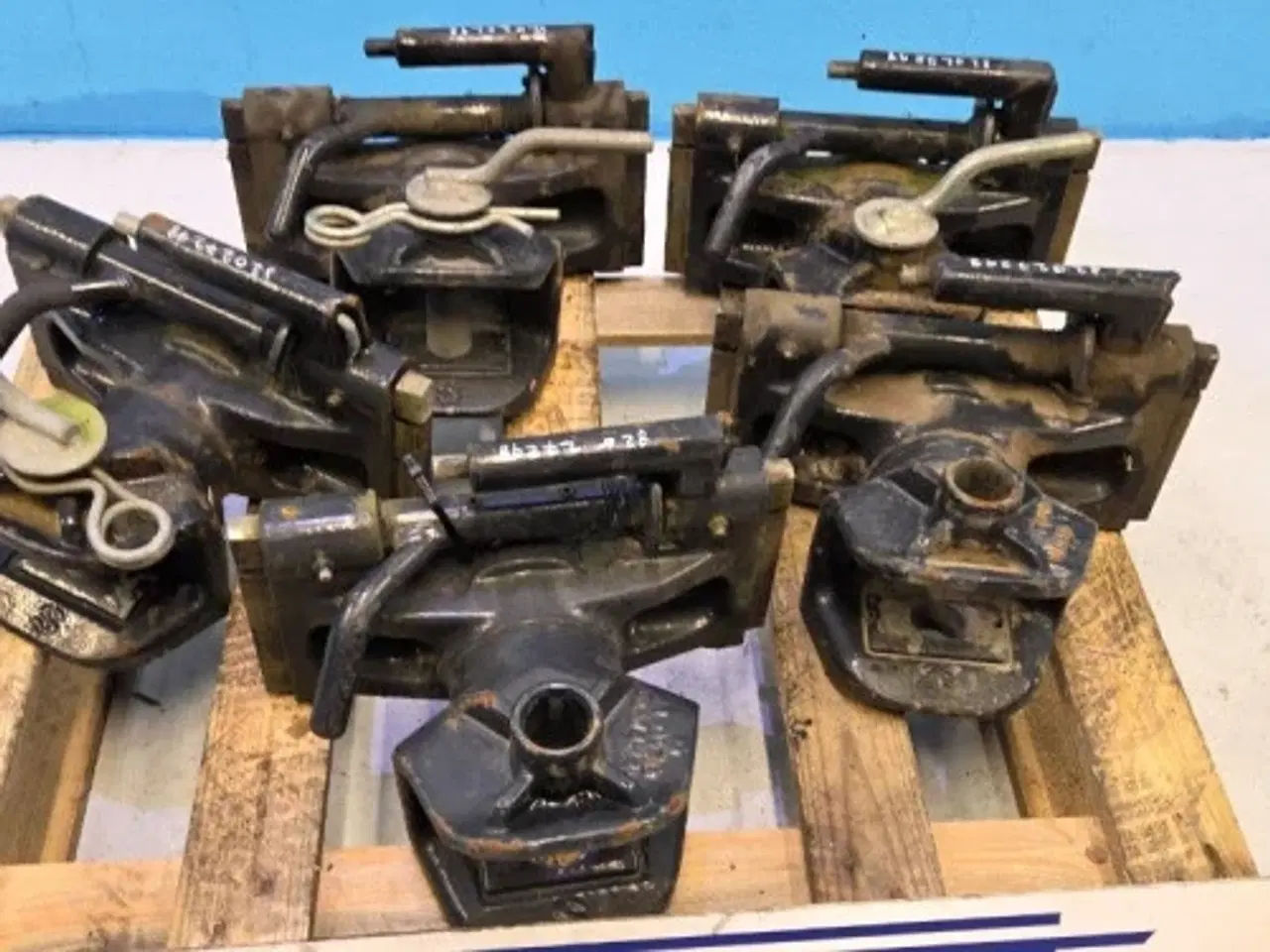 Billede 2 - New Holland T7.175 Hitch 82027298  5Stk