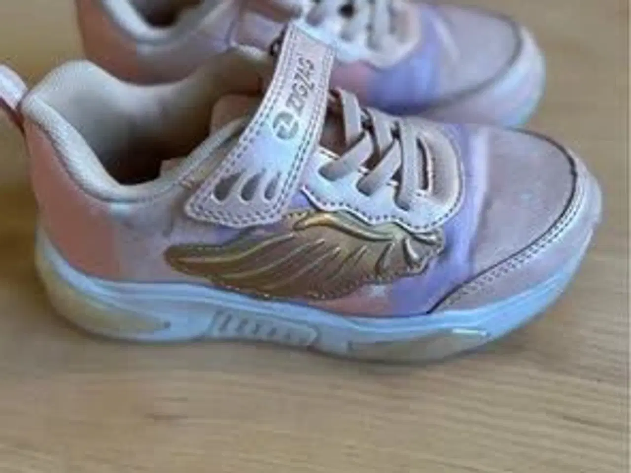 Billede 3 - Sneakers med lys str 30