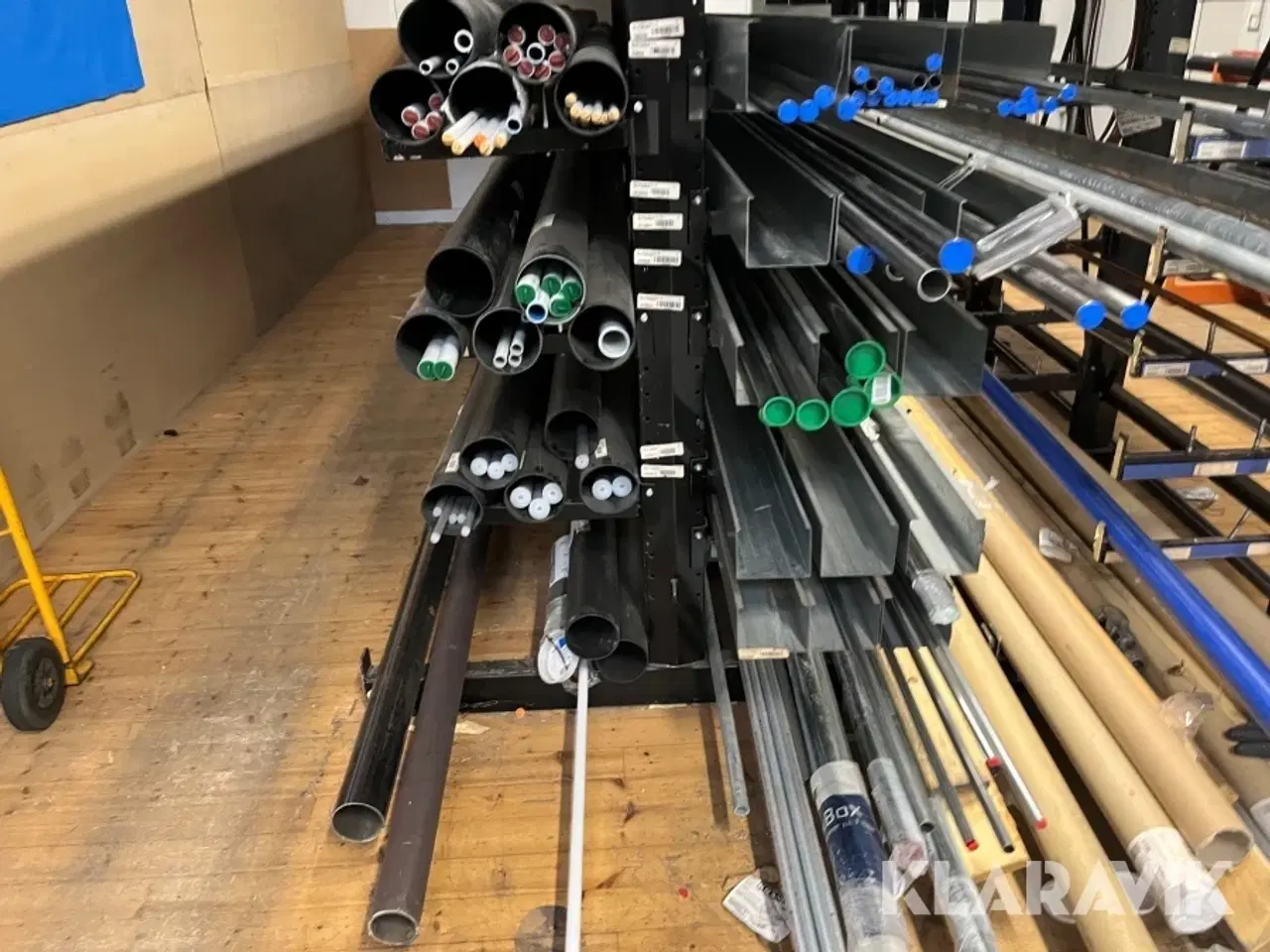 Billede 4 - Grenreol en række