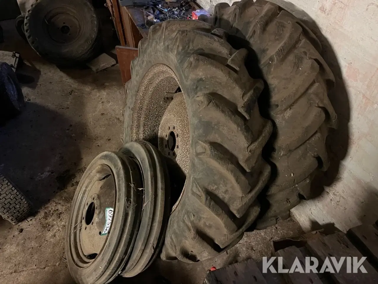 Billede 2 - Traktordæk fra Grå MF - 4 styk