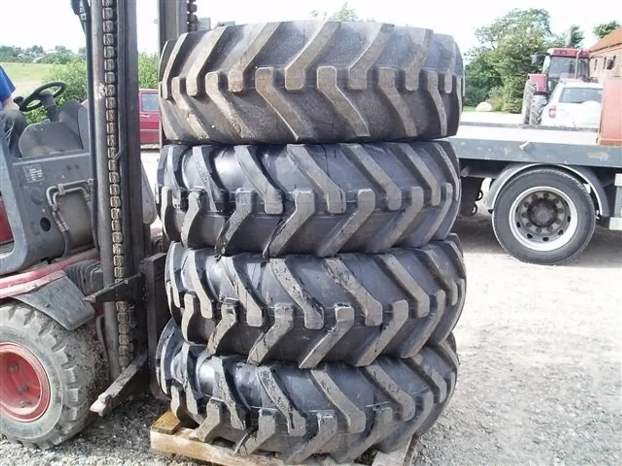 Billede 3 - BKT 16,9x24 Entreprenørdæk