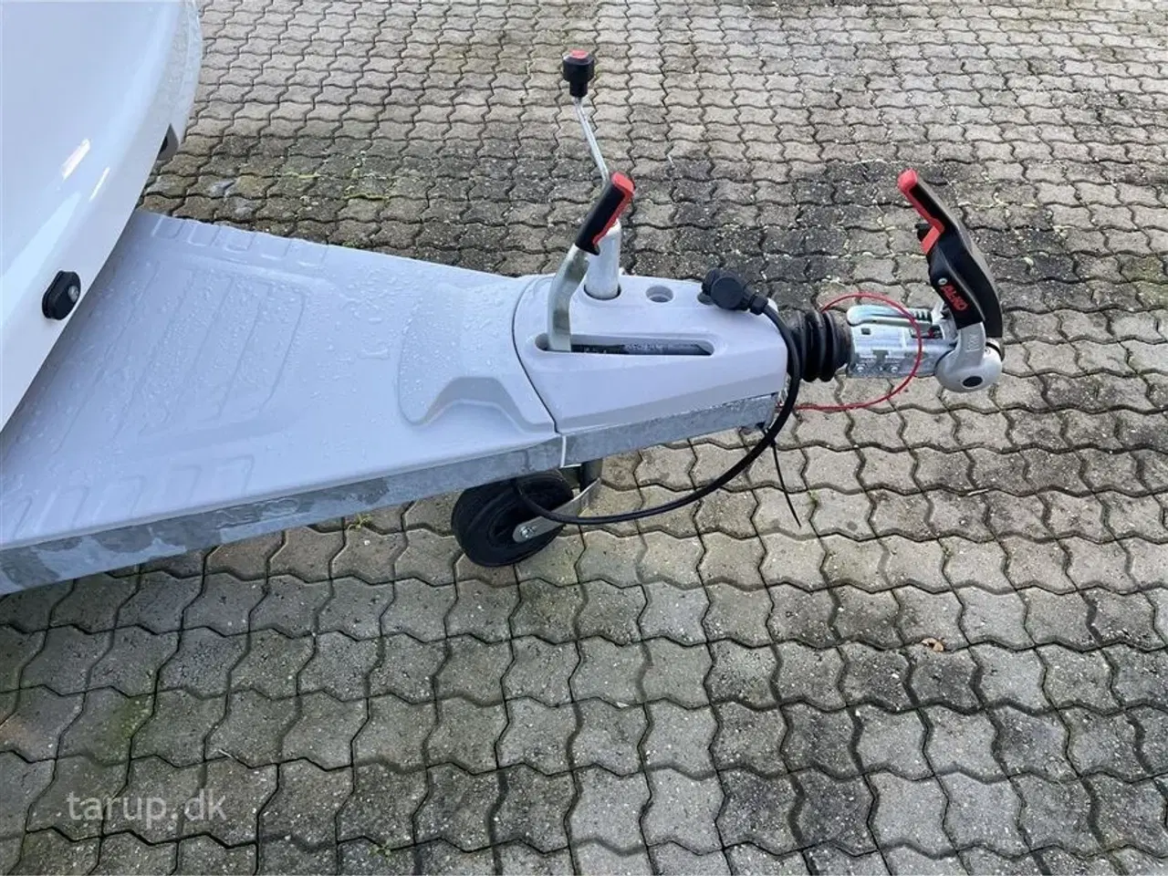 Billede 7 - 2026 - Adria Adora 613 PK Teen Køjesenge (3) og dobbeltseng, rund-siddegruppe og L-sidegruppe, SmartBox opbevaring, Truma Combi 6E, el-gulv-varme, 142 l. stort køleskab m/ frys