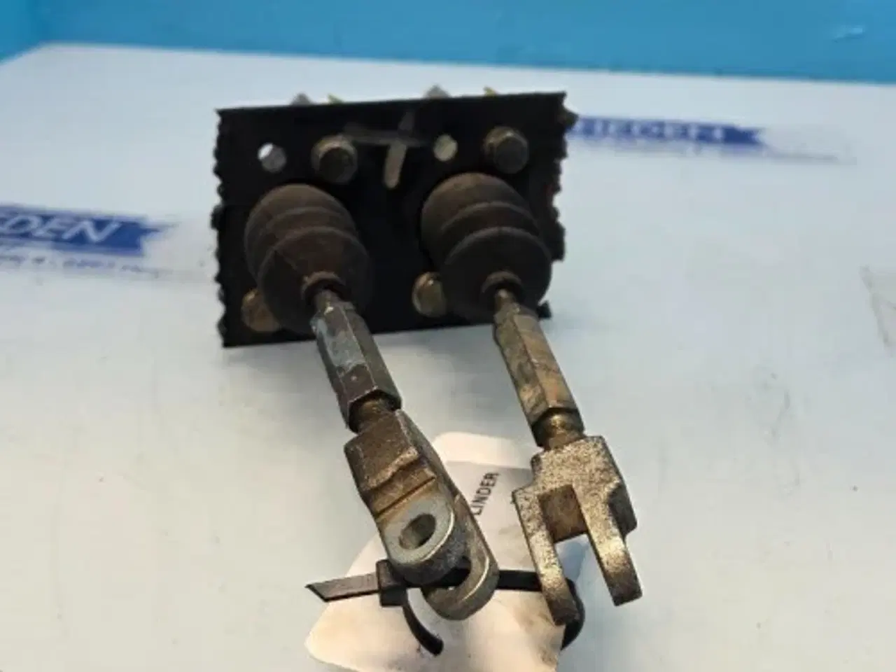 Billede 16 - New Holland CR9.90 Ventil 84062326