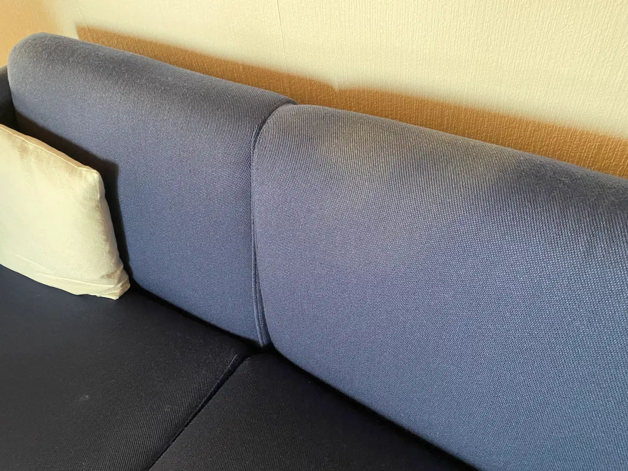 Billede 4 - Hjørnesofa med sofabord og tæppe