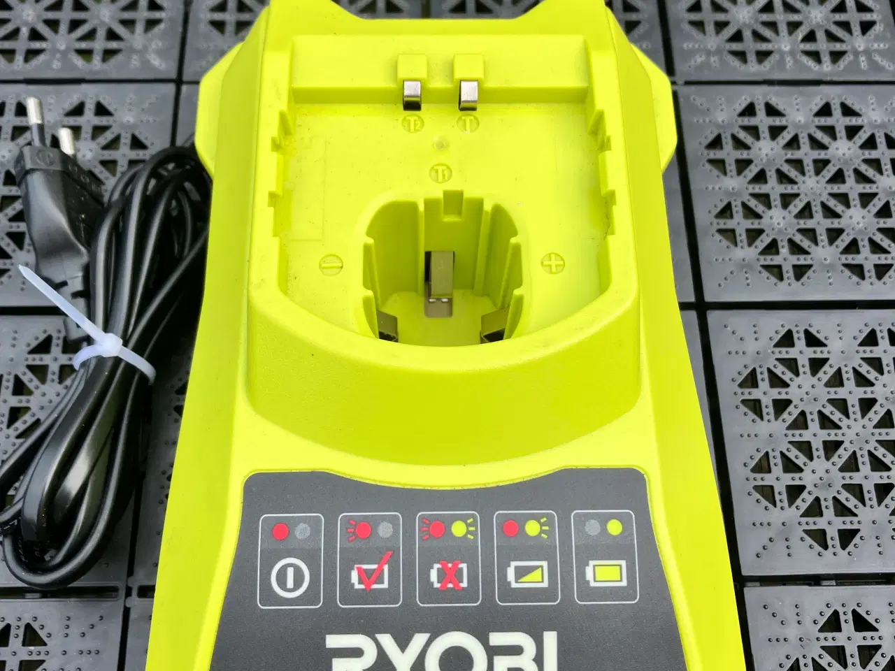 Billede 1 - RYOBI batterilader 1,8A