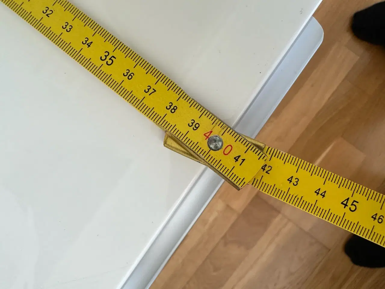 Billede 4 - IKEA tv-bord/skænk i hvid højglans med to skuffer 