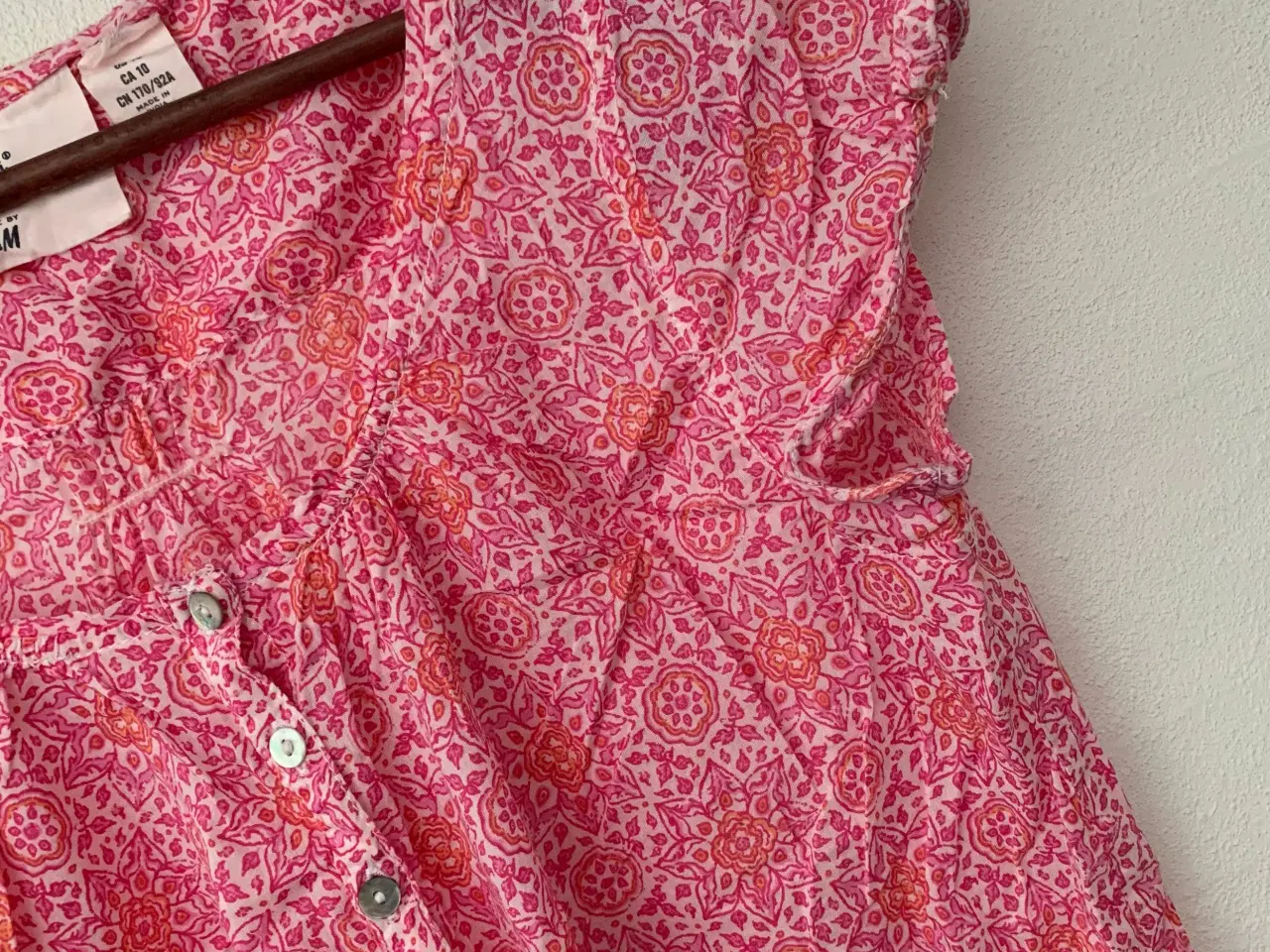Billede 3 - Sød top bluse med blomster fra H&M str. L