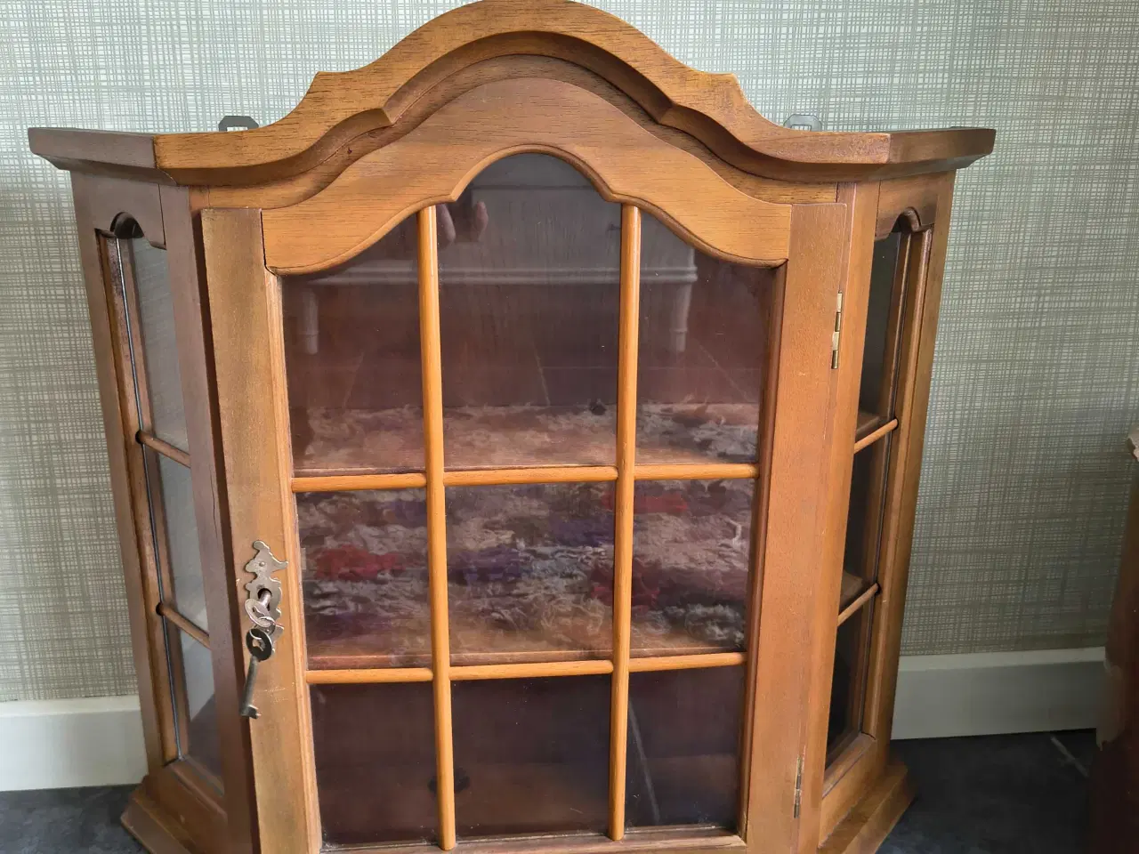 Billede 1 - Ældre vitrineskab 