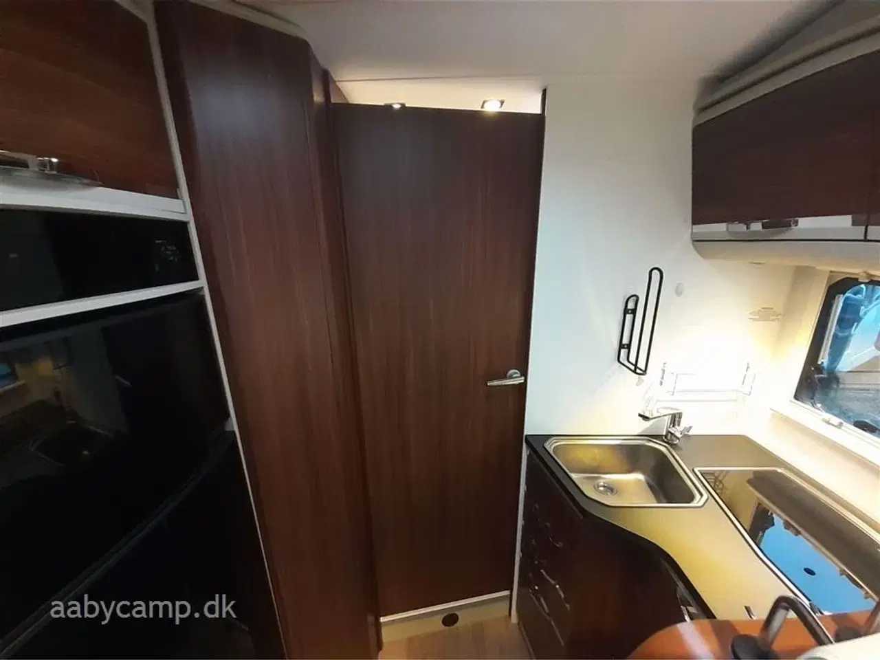 Billede 14 - 2017 - Adria Matrix Axess 670 SL   solcelle.batteri.markise.hæve/sænke cykelstativ på el.5 selepladser.helårsdæk.